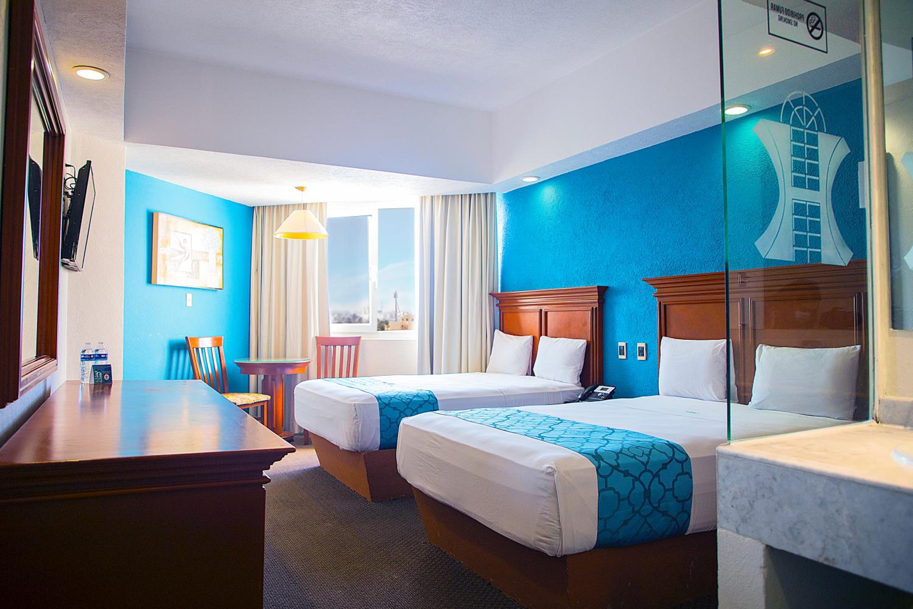 Double Room with Two Double Beds - Photo 2