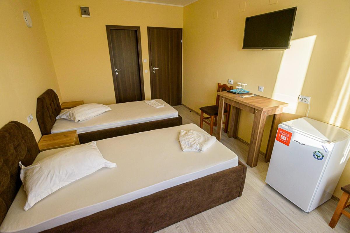 Twin Room - Photo 5