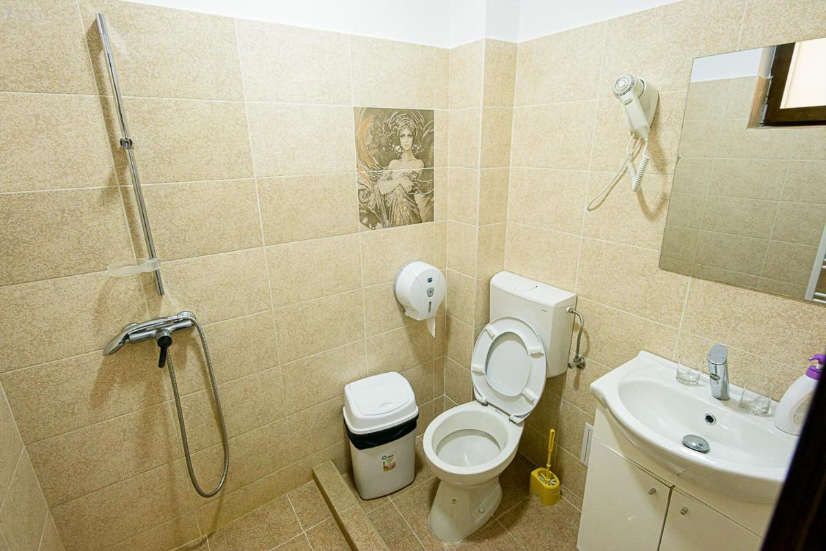 Twin Room - Photo 6
