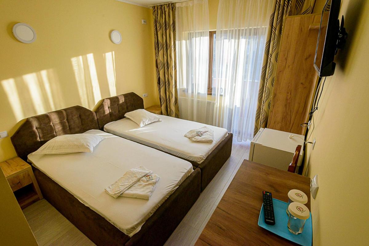 Twin Room - Photo 7
