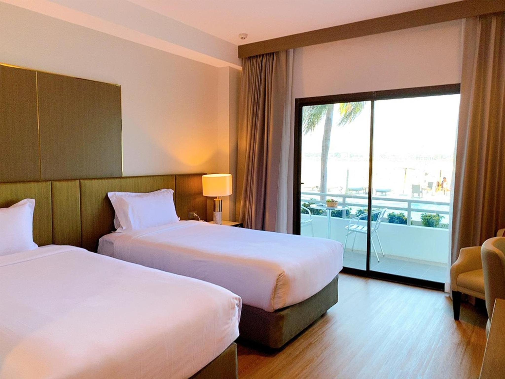 Twin Room with Pool View - Photo 1