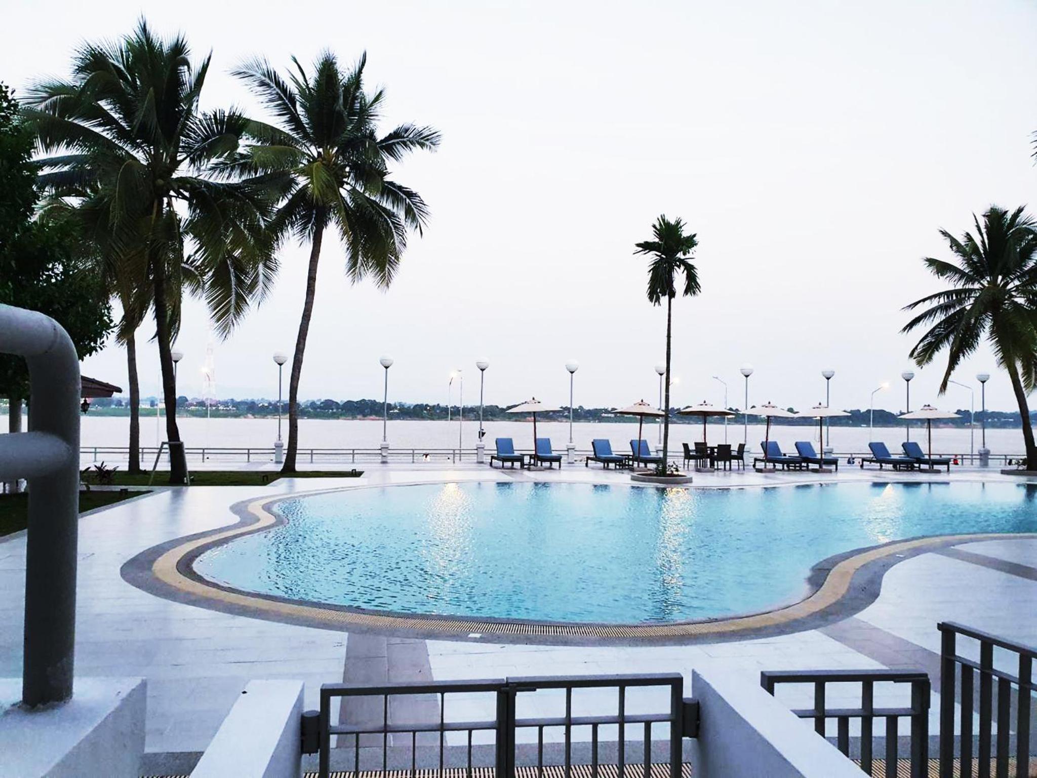 Twin Room with Pool View - Photo 7