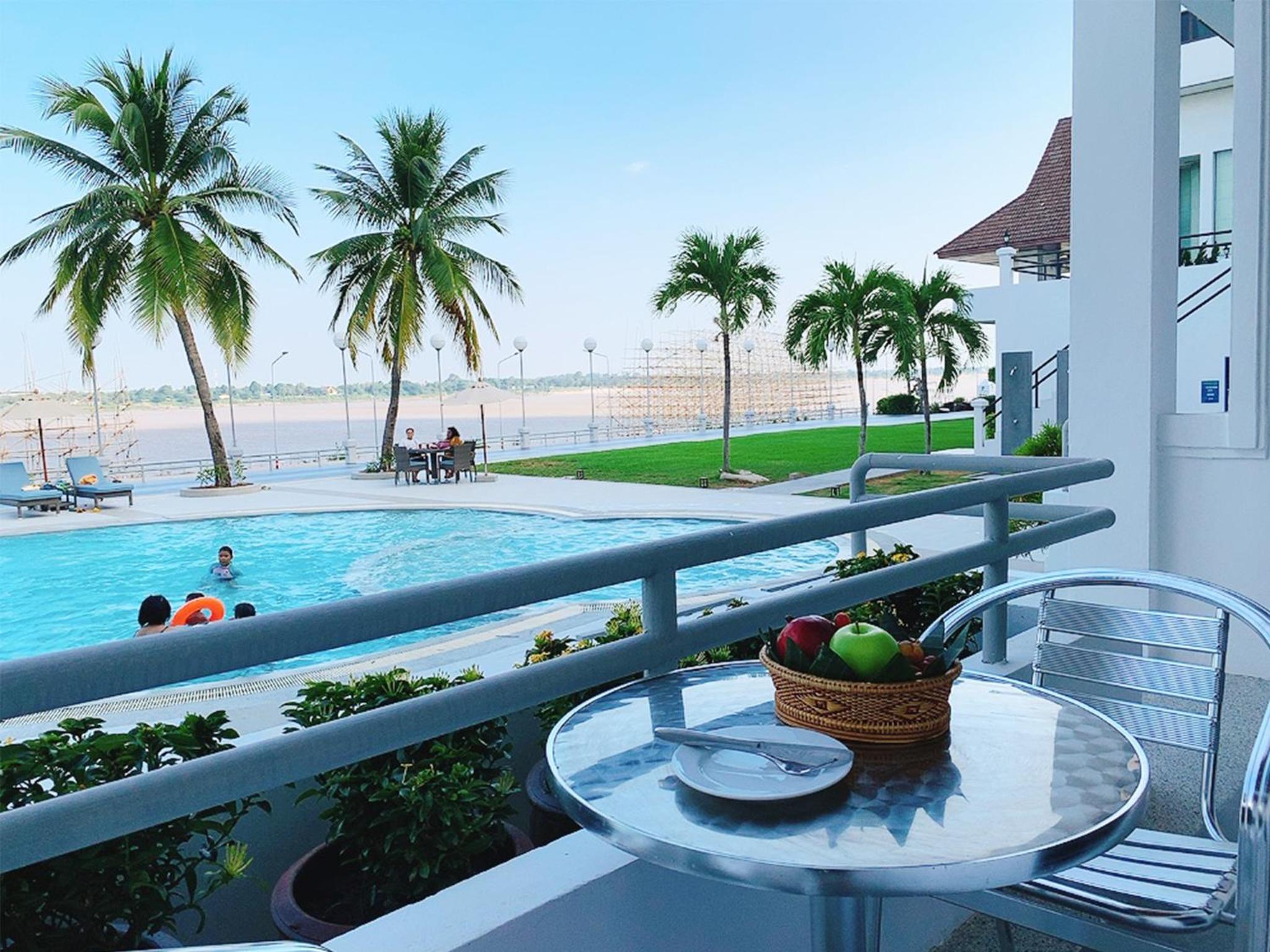 Twin Room with Pool View - Photo 5