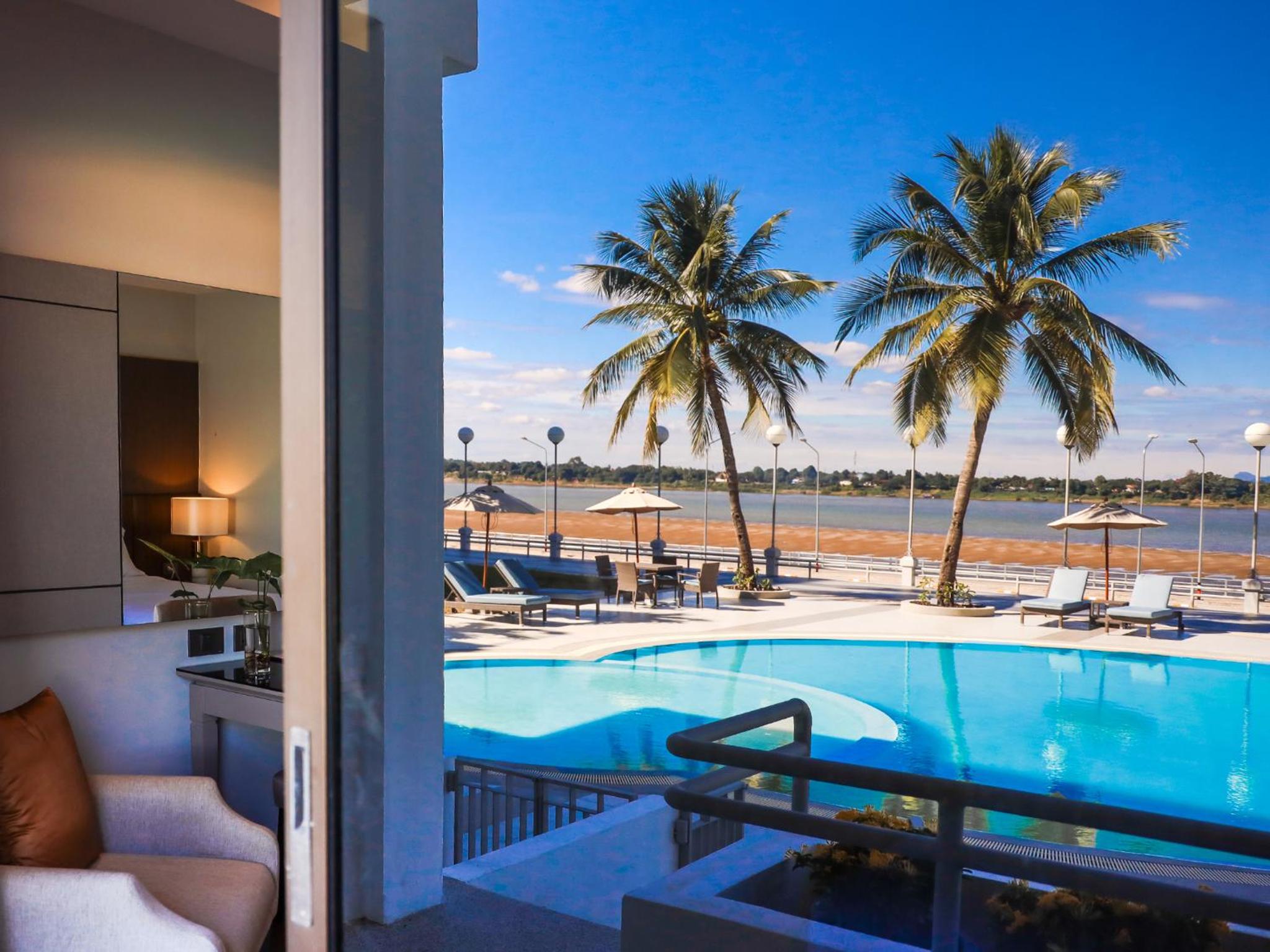 Twin Room with Pool View - Photo 3