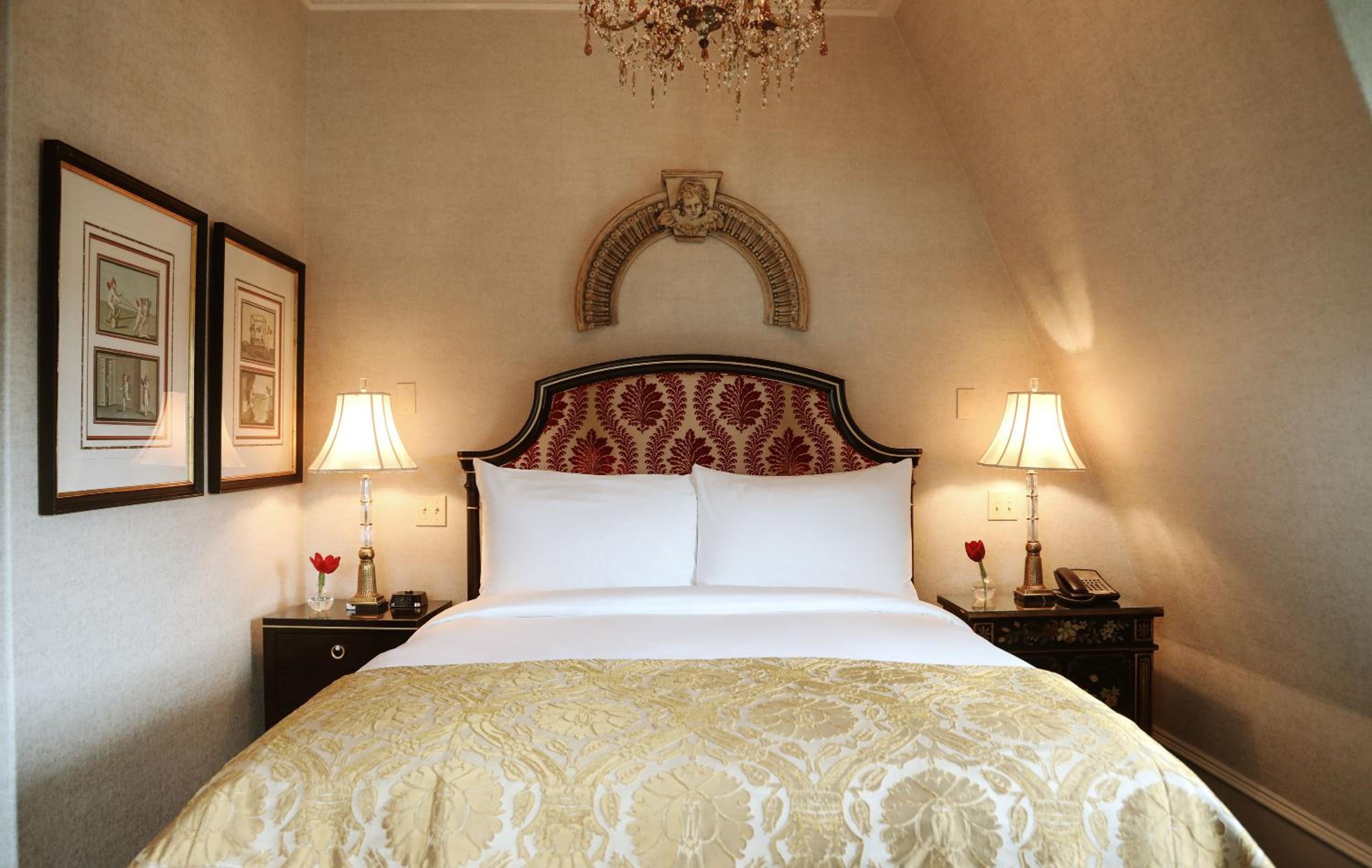 Victorian Manor Guestroom  - Photo 1