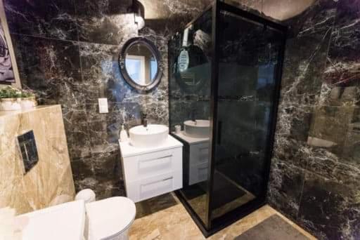 One-Bedroom Apartment - Photo 2