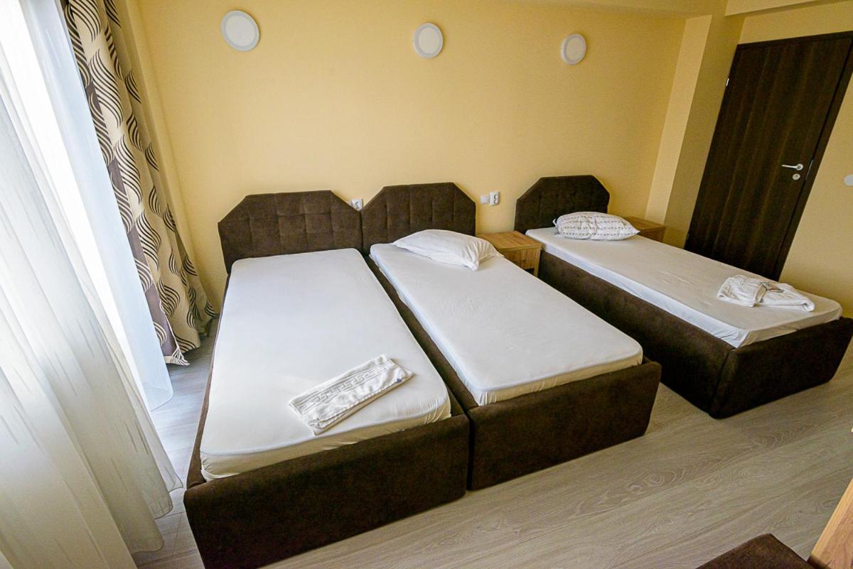 Triple Room - Photo 9