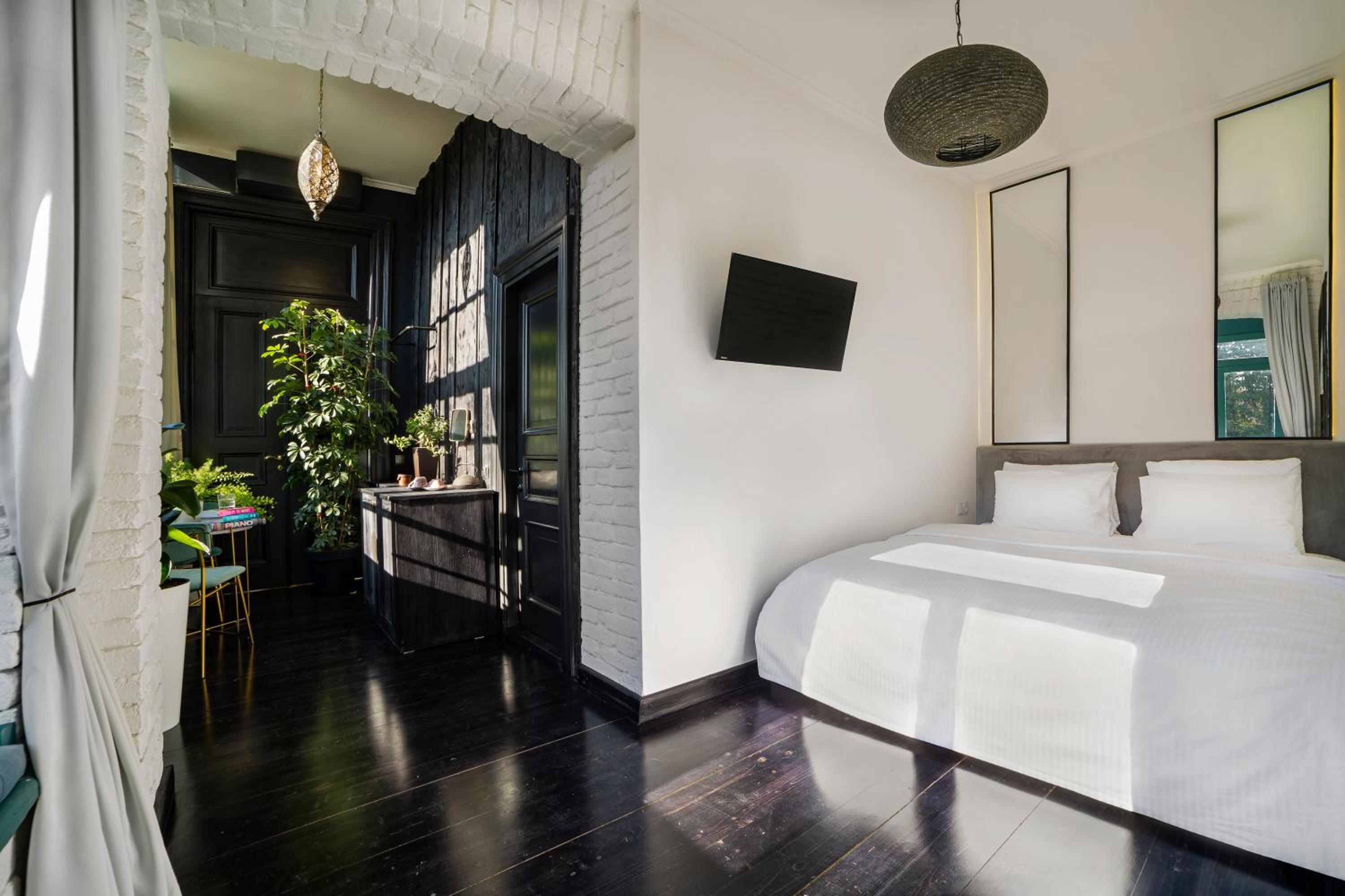 Double or Twin Room with City View - Photo 14