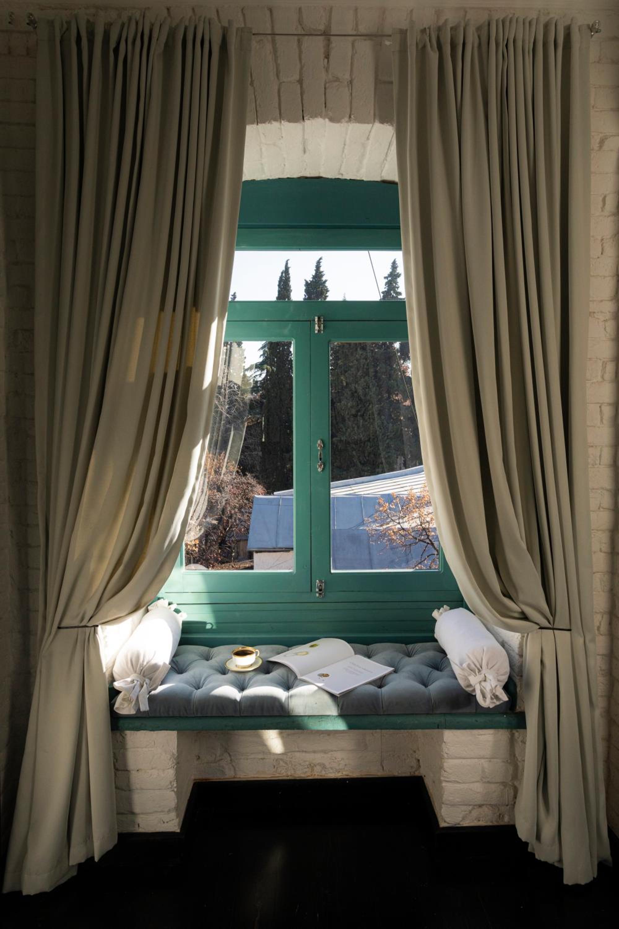 Double or Twin Room with City View - Photo 2