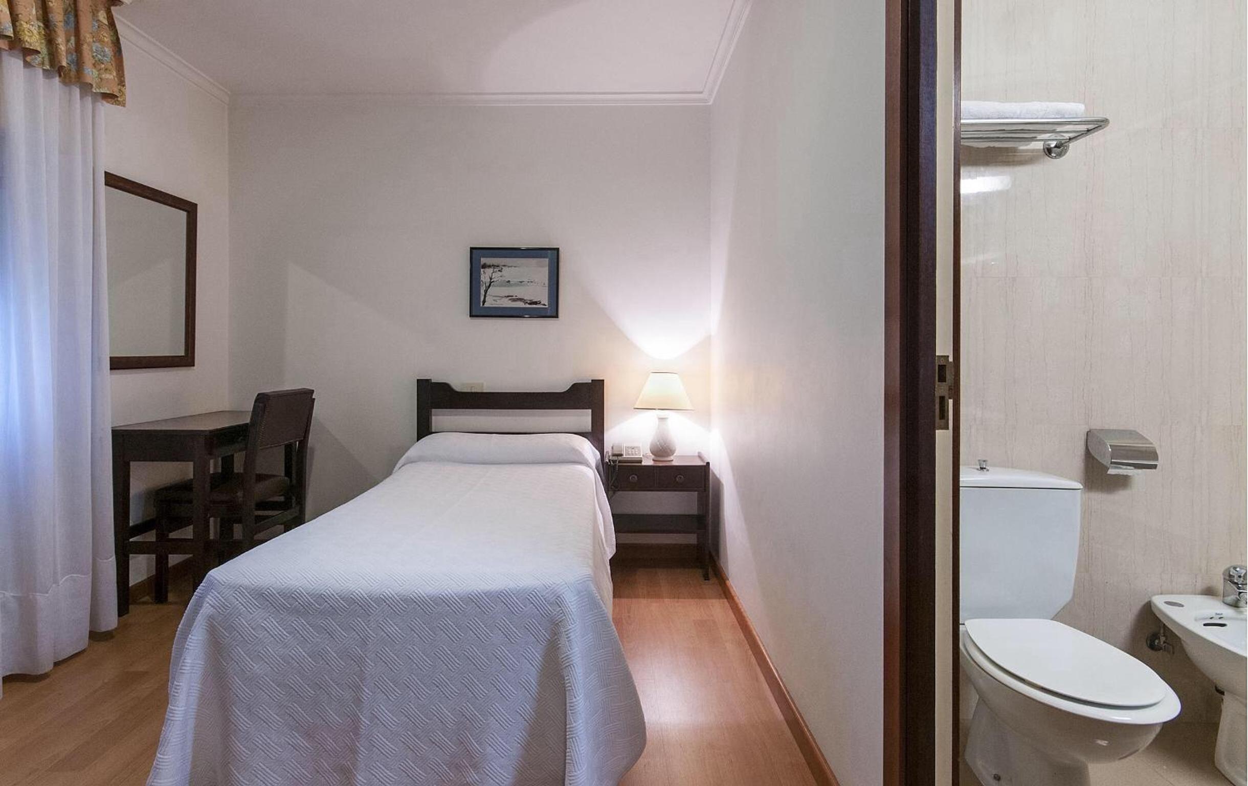 Budget Single Room photo 3