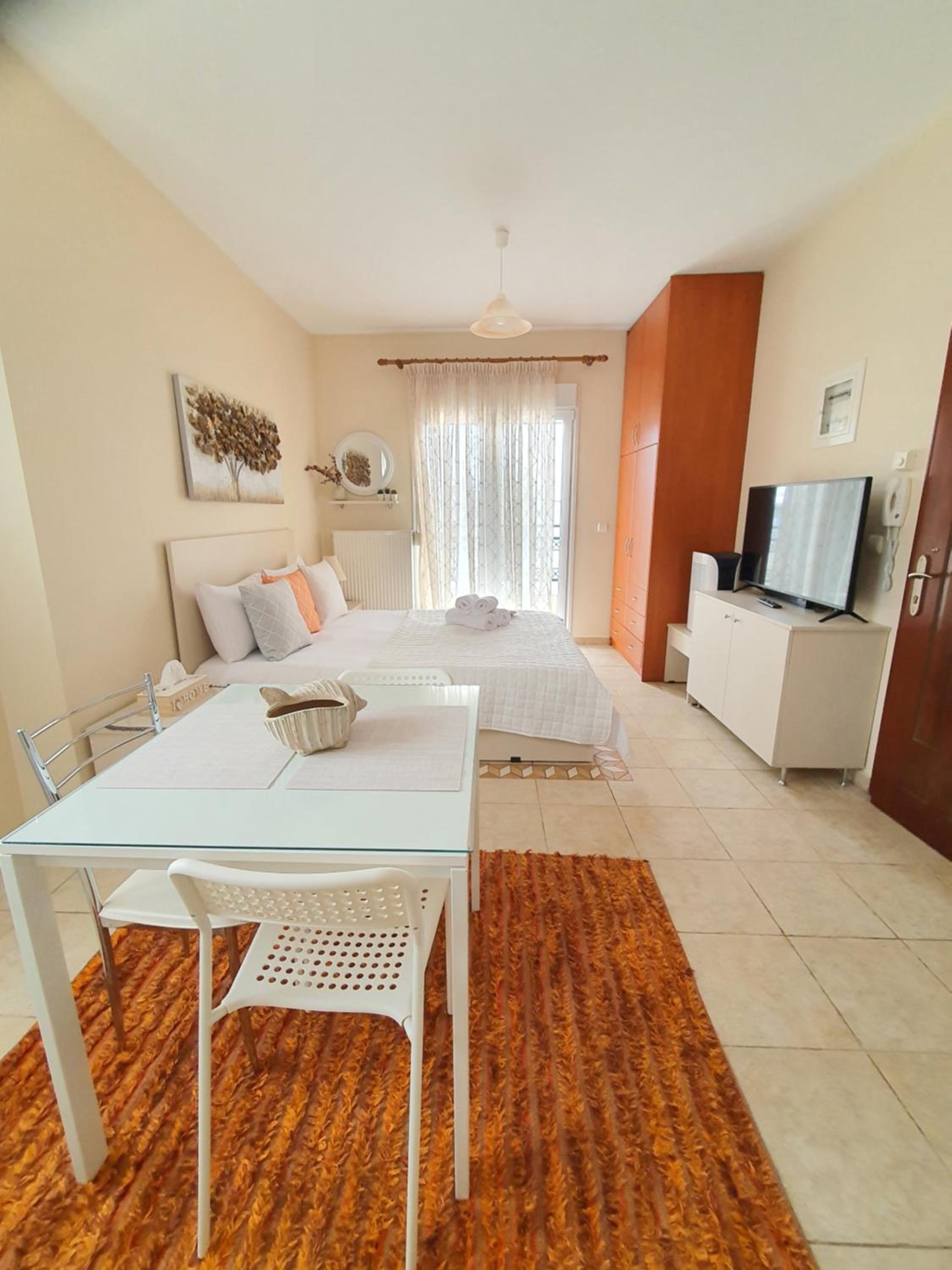 One-Bedroom Apartment - Photo 6