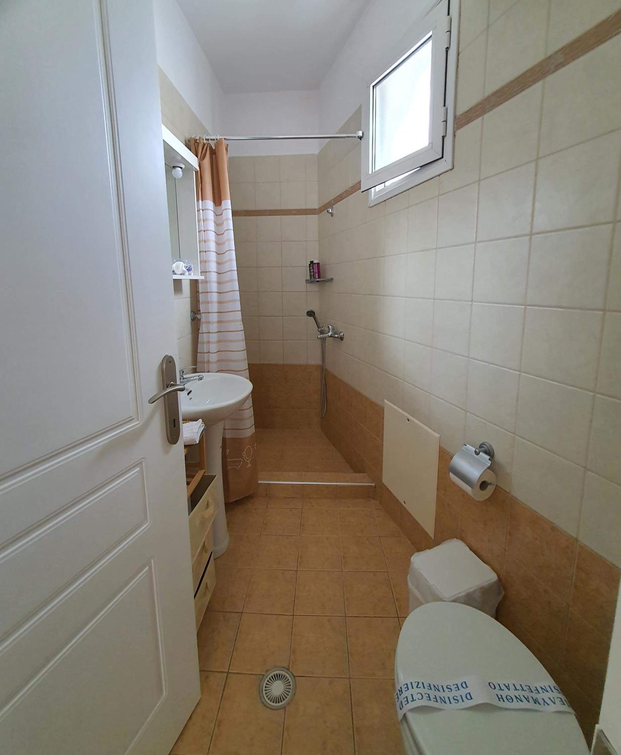 One-Bedroom Apartment - Photo 16