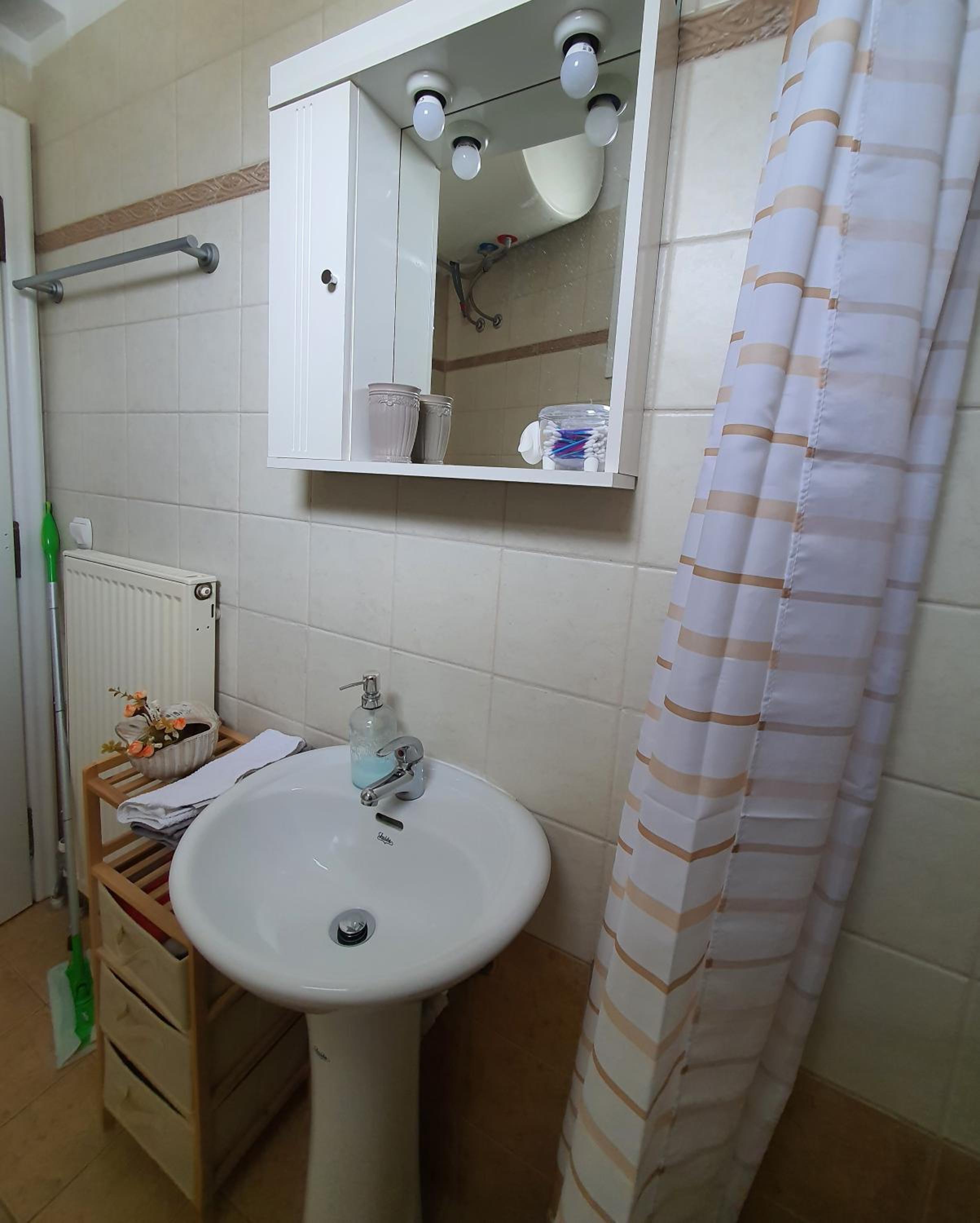 One-Bedroom Apartment - Photo 15