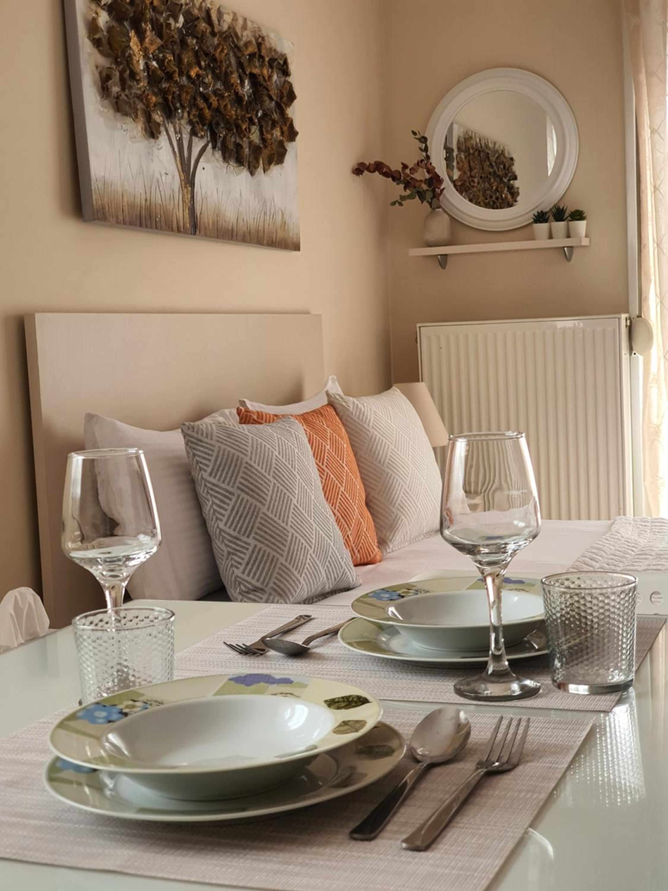 One-Bedroom Apartment - Photo 2