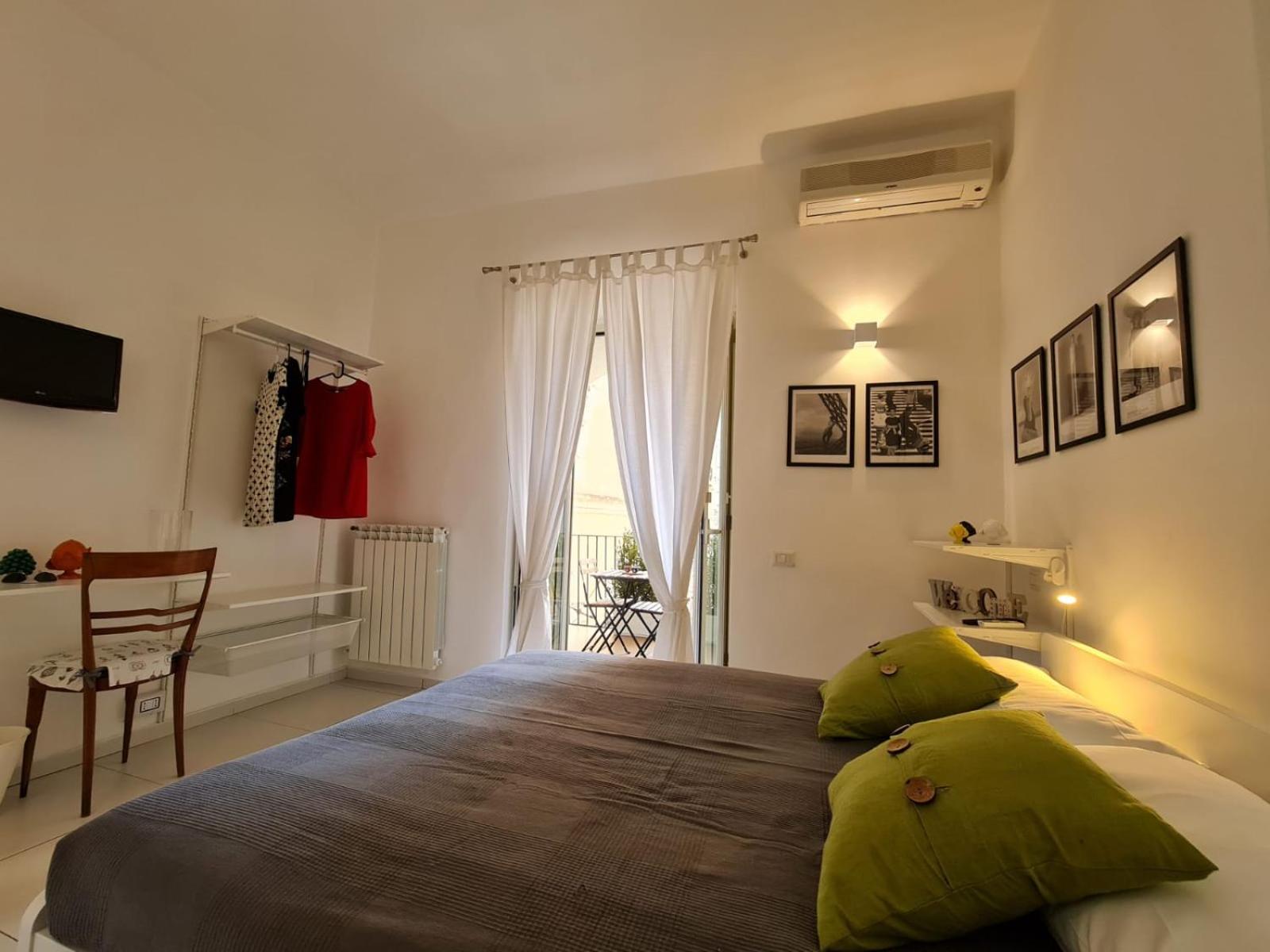 Double Room with Terrace - Photo 10
