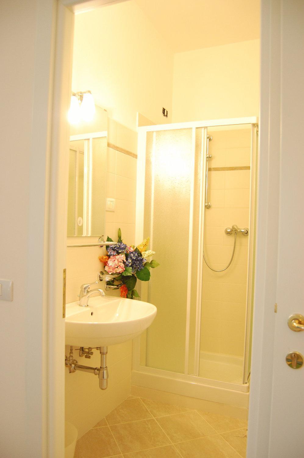 Double Room - Photo 13