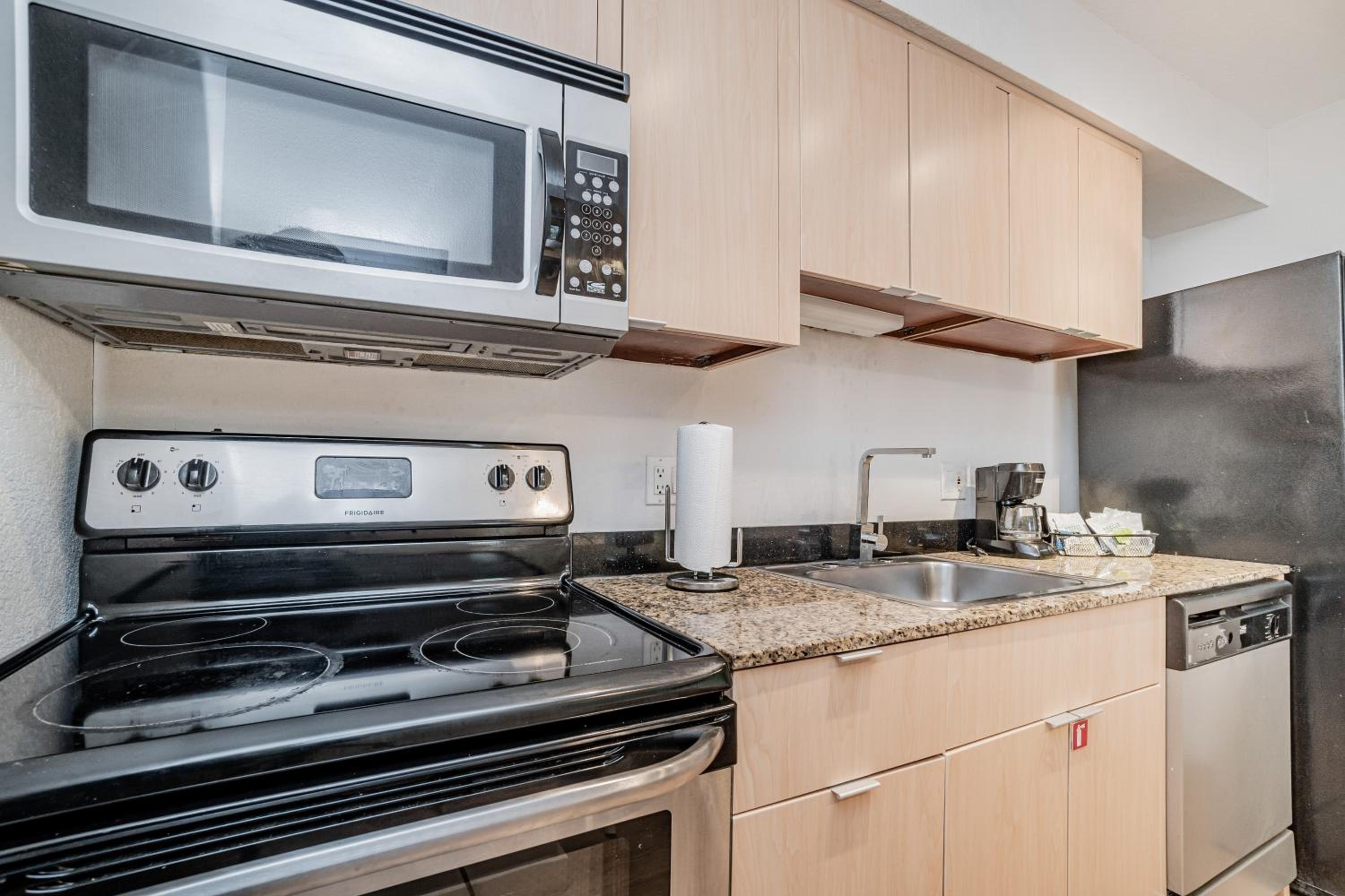 Doral Inn & Suites Miami Airport West — photo 86