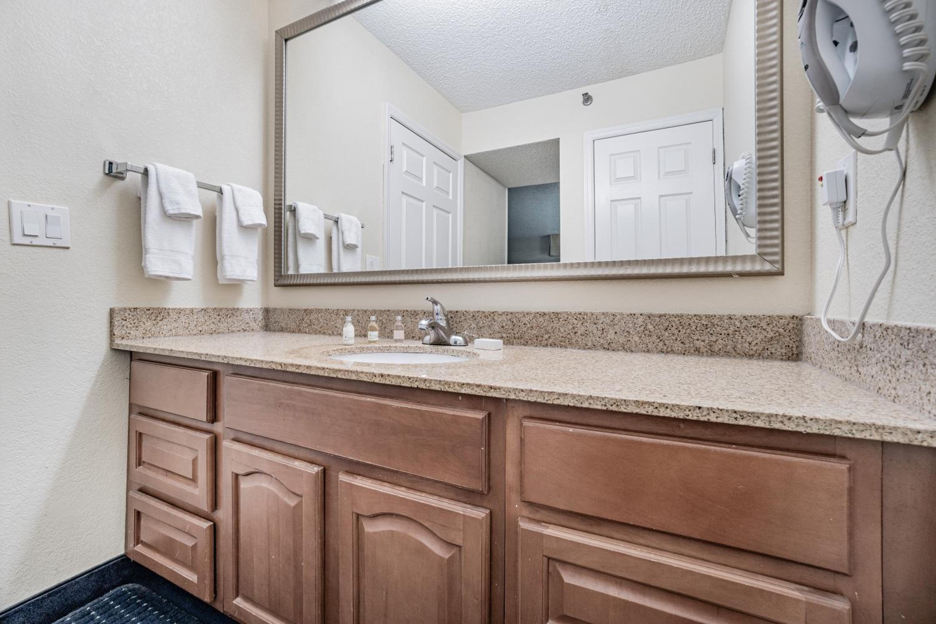 Doral Inn & Suites Miami Airport West — photo 98