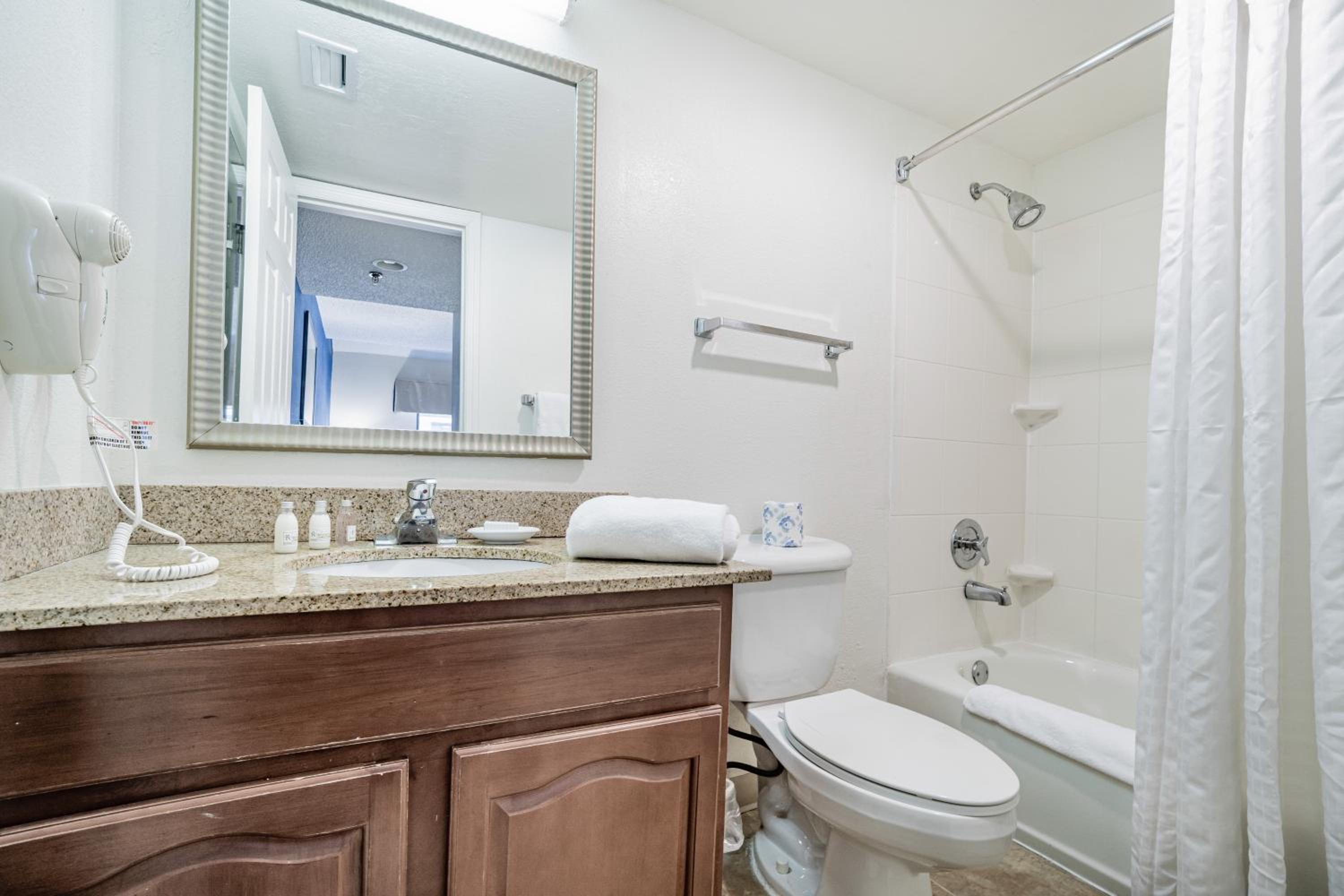 Doral Inn & Suites Miami Airport West — photo 102