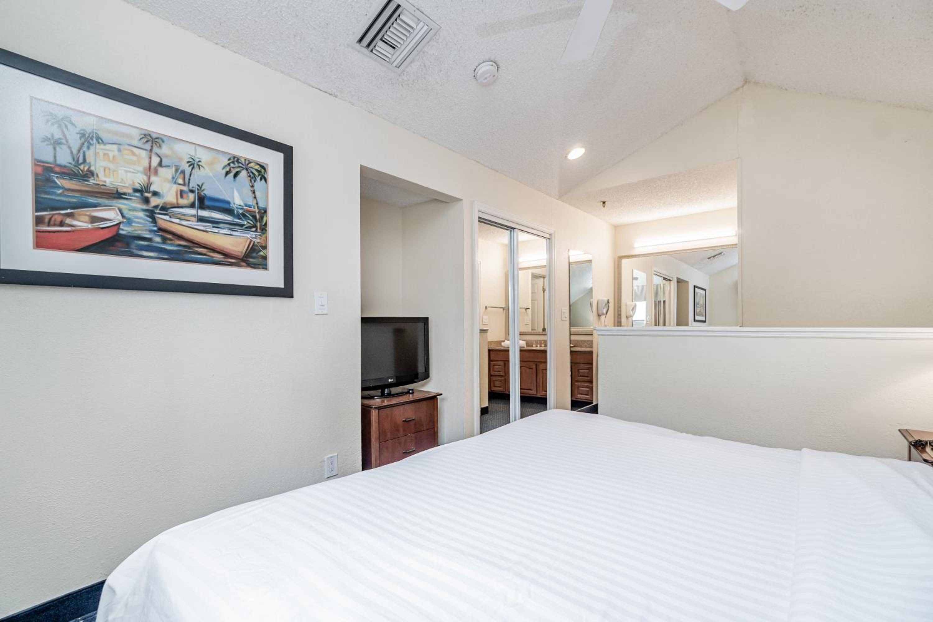 Doral Inn & Suites Miami Airport West — photo 104