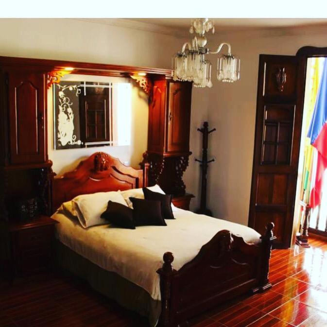 King Suite with Balcony photo 2