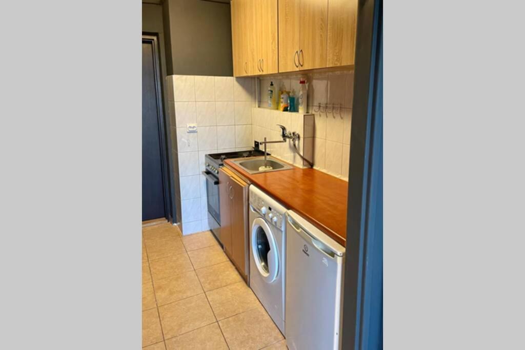 One-Bedroom Apartment - Photo 3