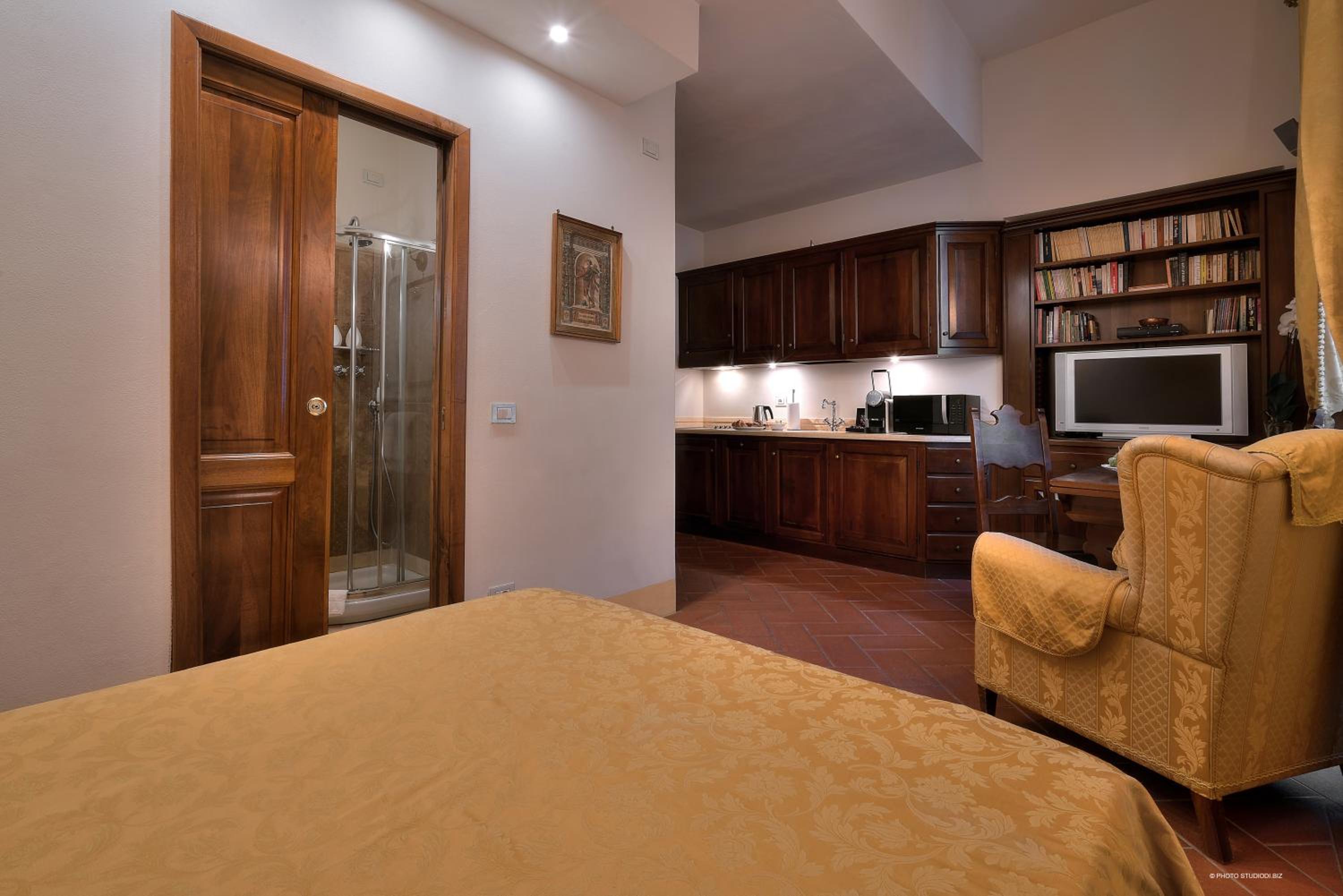 Studio Apartment photo 2