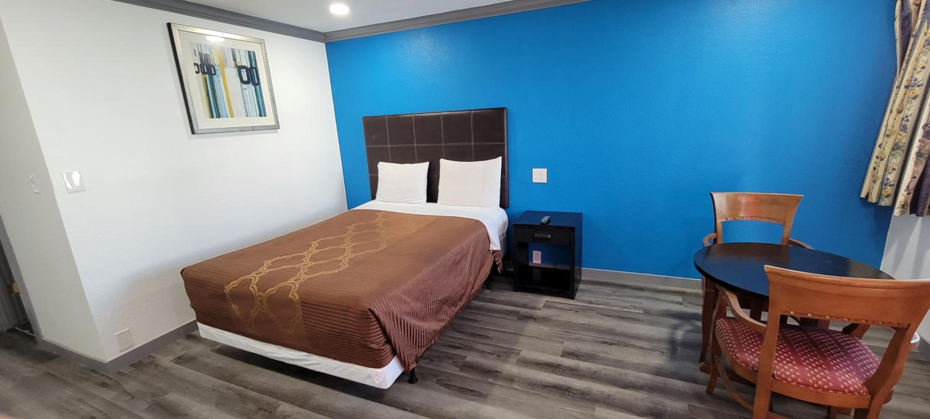 Standard Queen Room photo 1