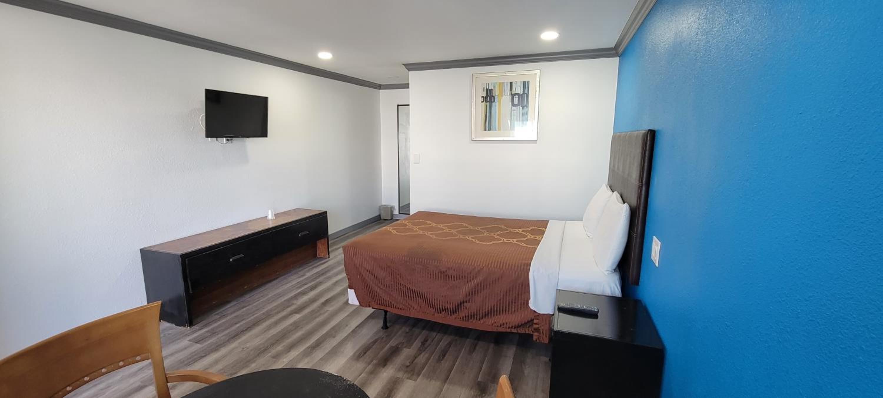 Standard Queen Room photo 3