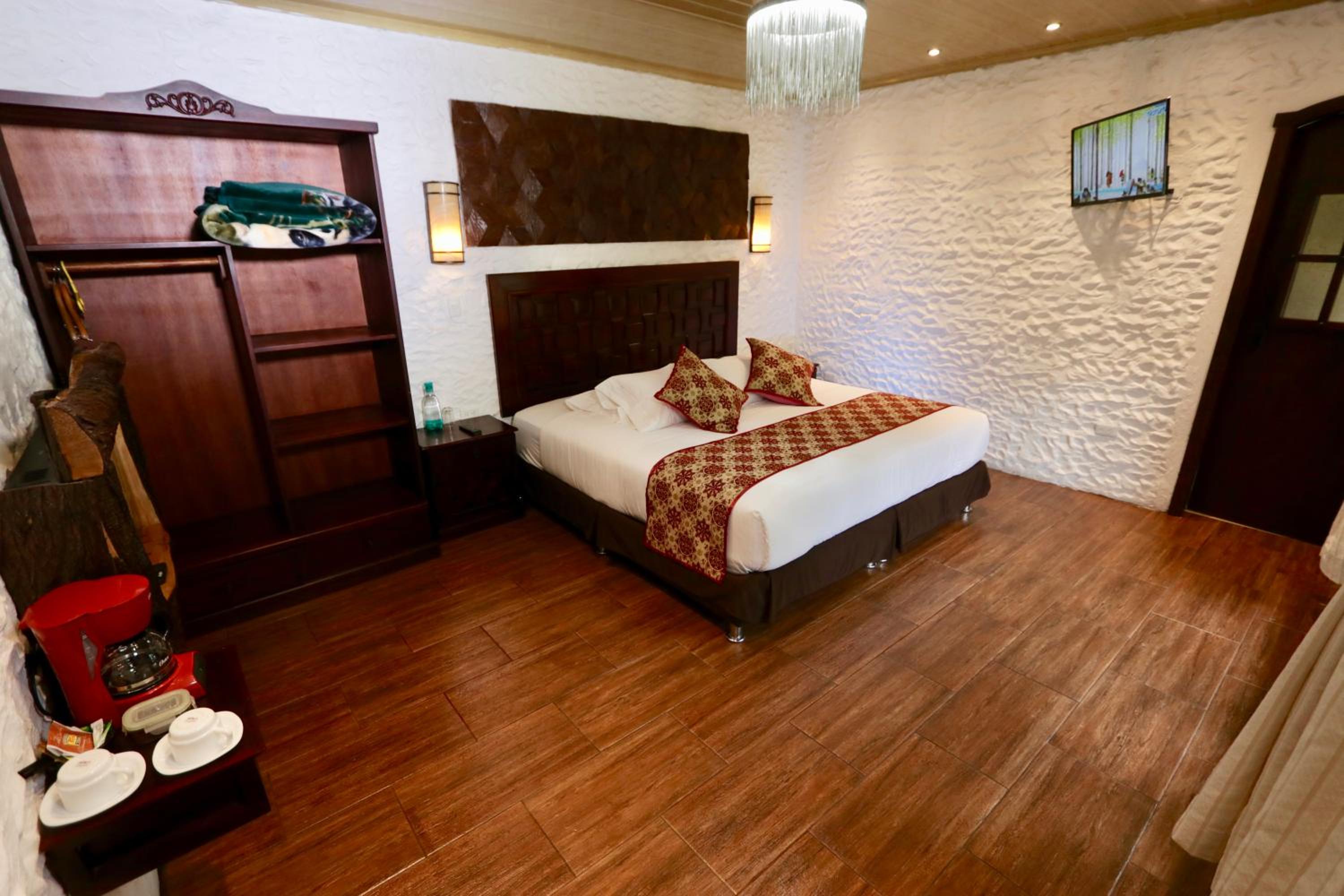 Deluxe Suite with Spa Bath photo 1