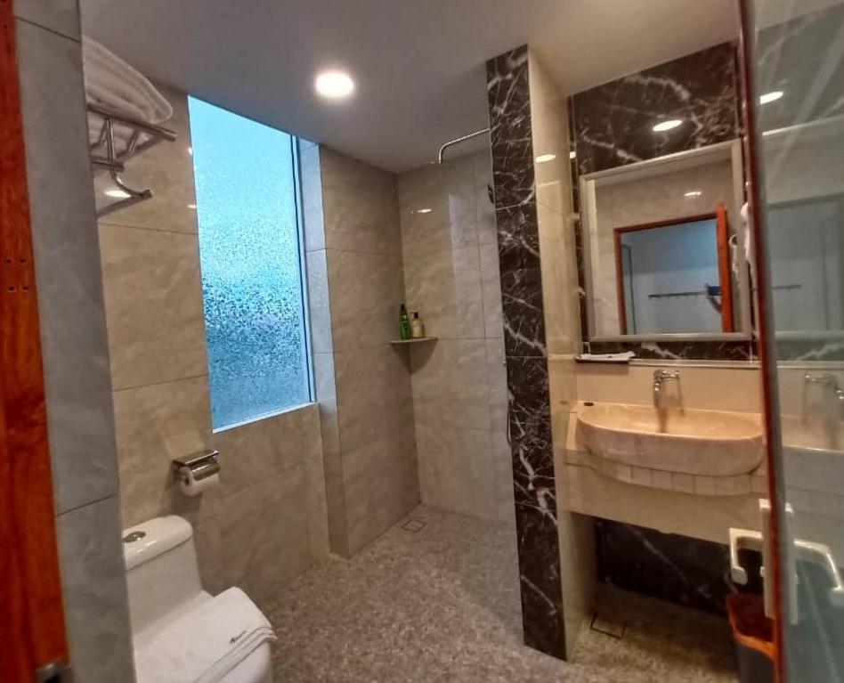 Deluxe Queen Room with Two Queen Beds - Photo 8