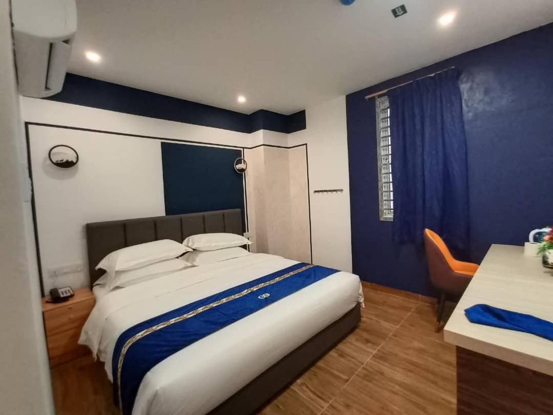 Deluxe King Room - Photo 3