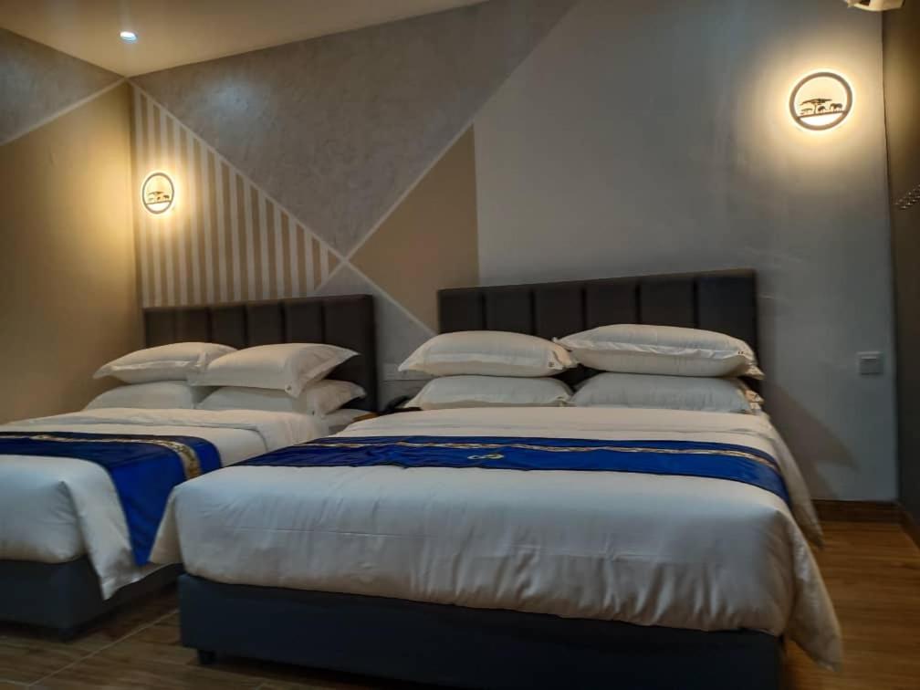 Superior Queen Room with Two Queen Beds - Photo 2