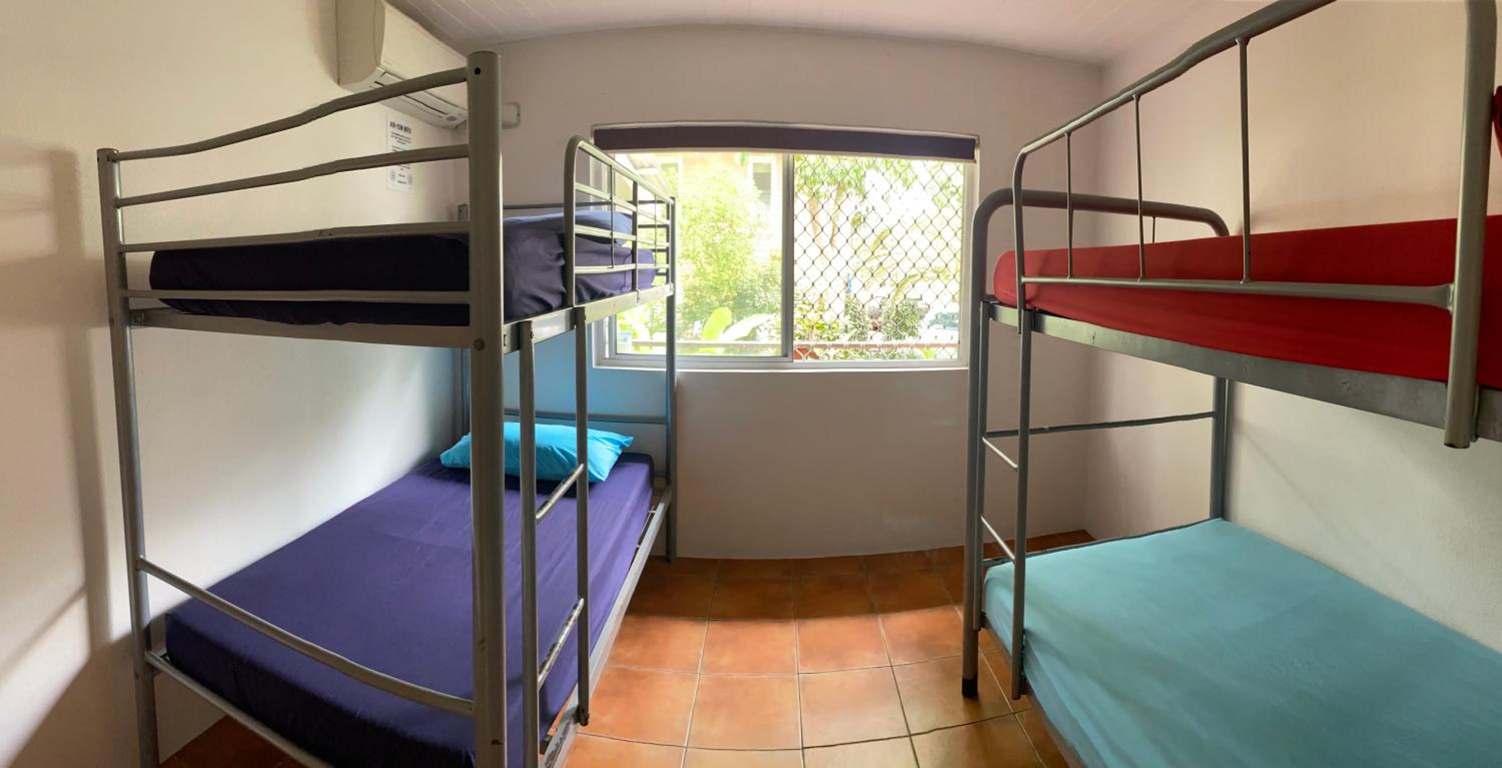 Bed in 5-Bed Dormitory Room photo 1