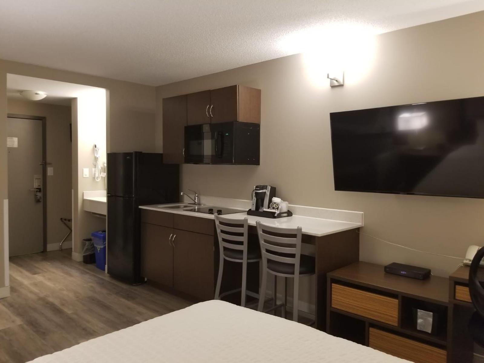1 Queen Bed, Sofa Bed, Efficiency Room, Non-Smoking