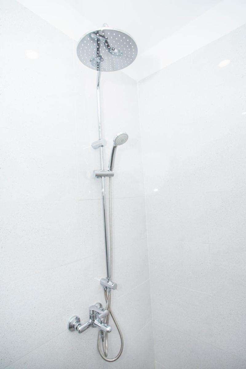 Twin Room - Photo 16