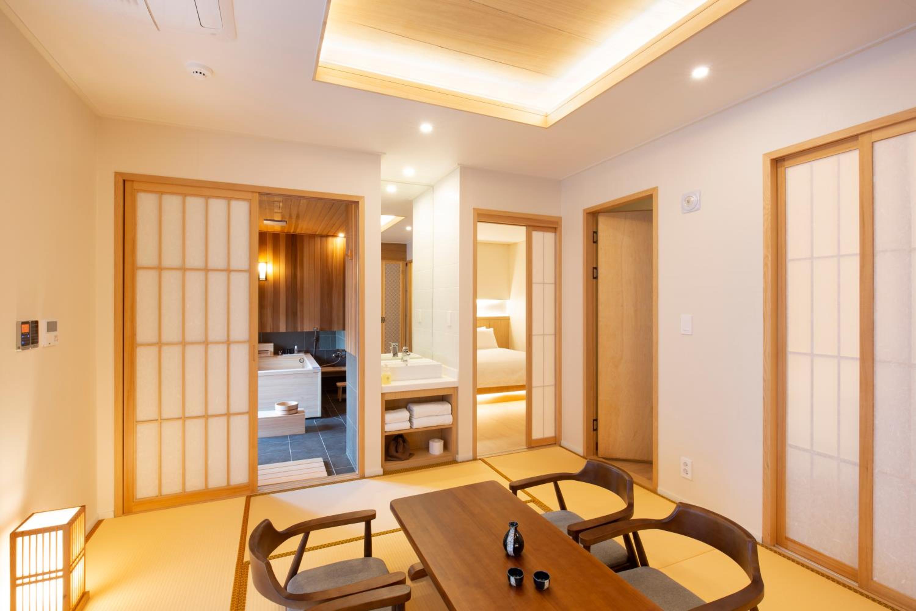 Double Room with Private Bathroom - Photo 8