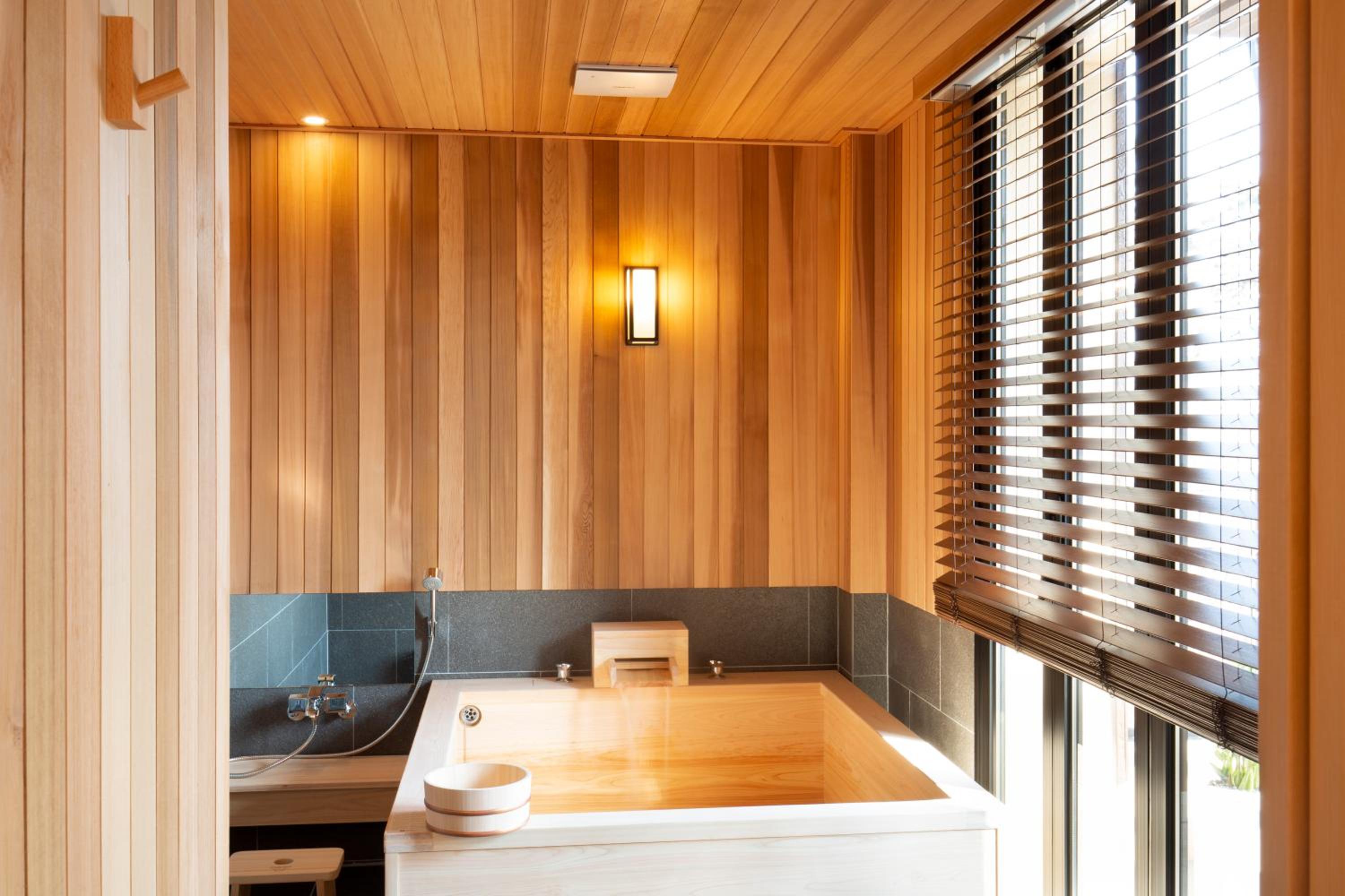 Double Room with Private Bathroom - Photo 15