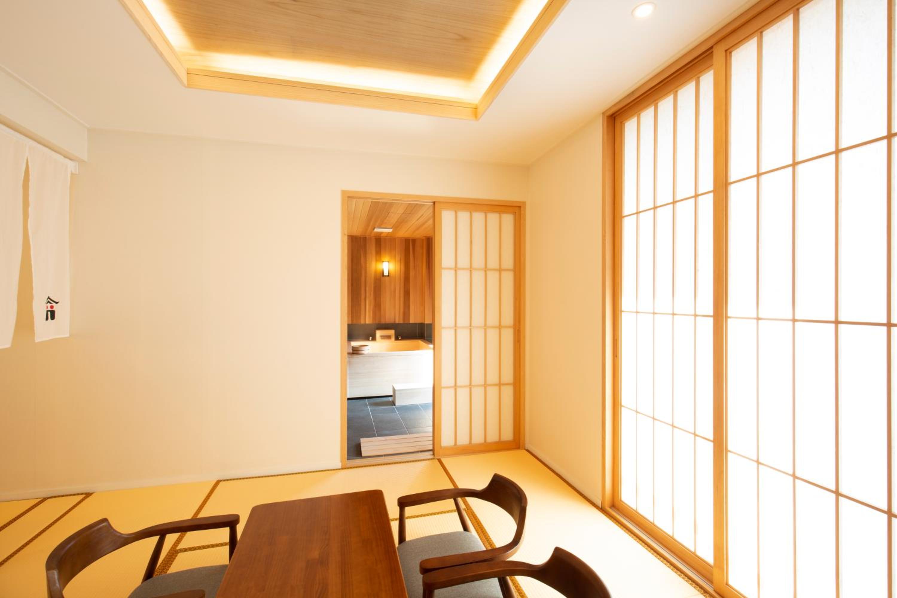 Family Room with Private Bathroom - Photo 4