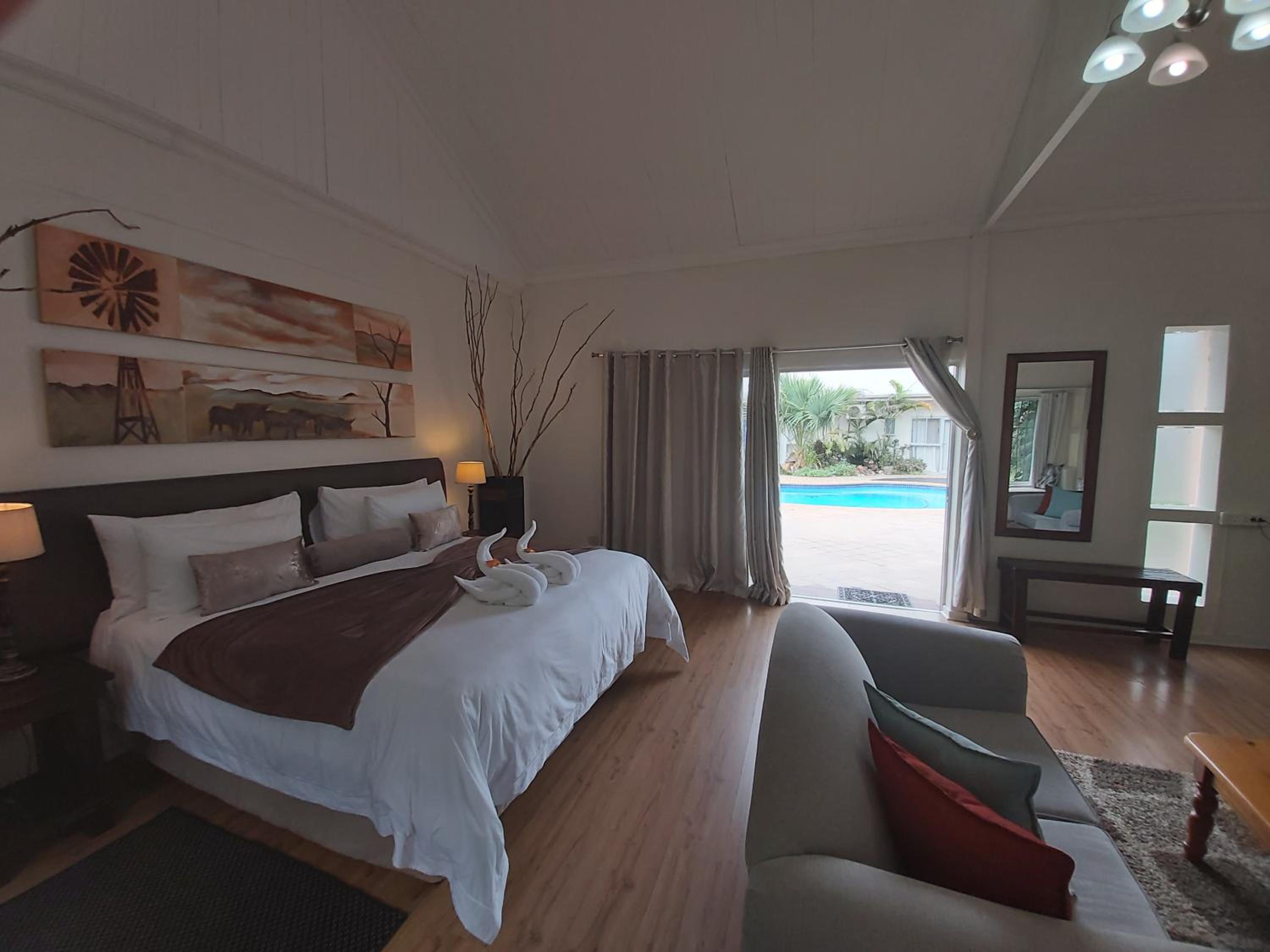 King Suite with Pool View