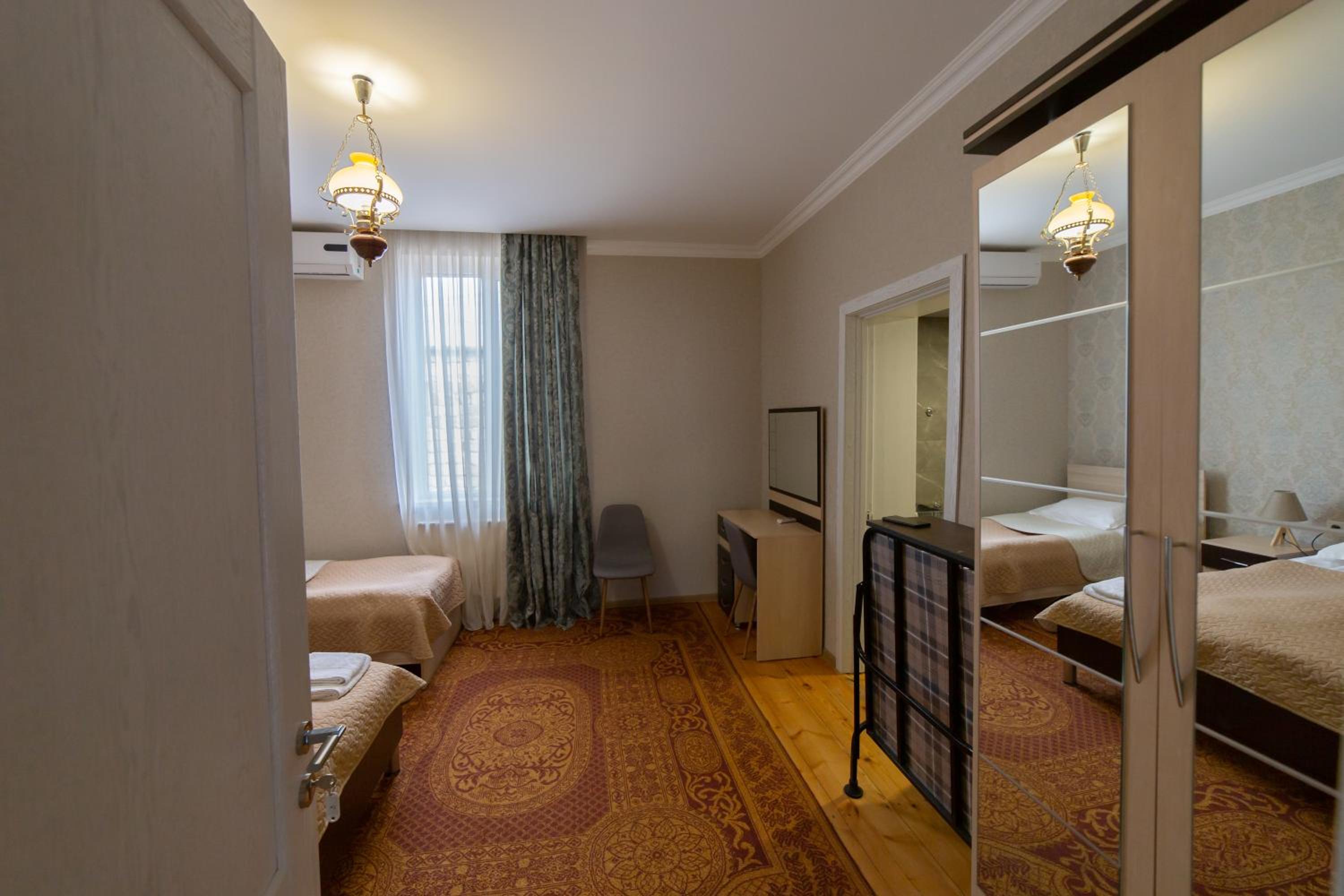 Double Room with Extra Bed - Photo 2