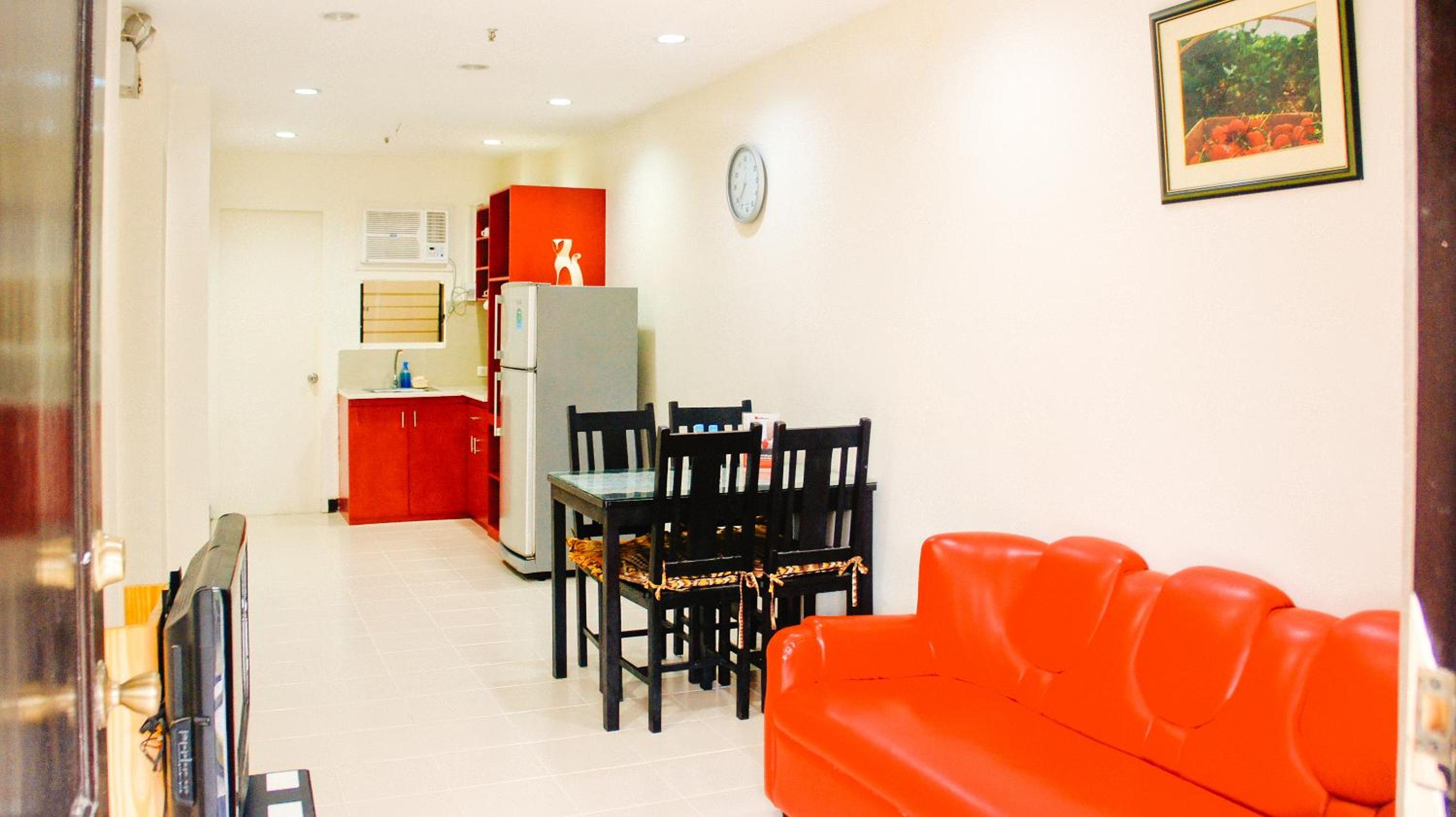 One-Bedroom Suite - Photo 7