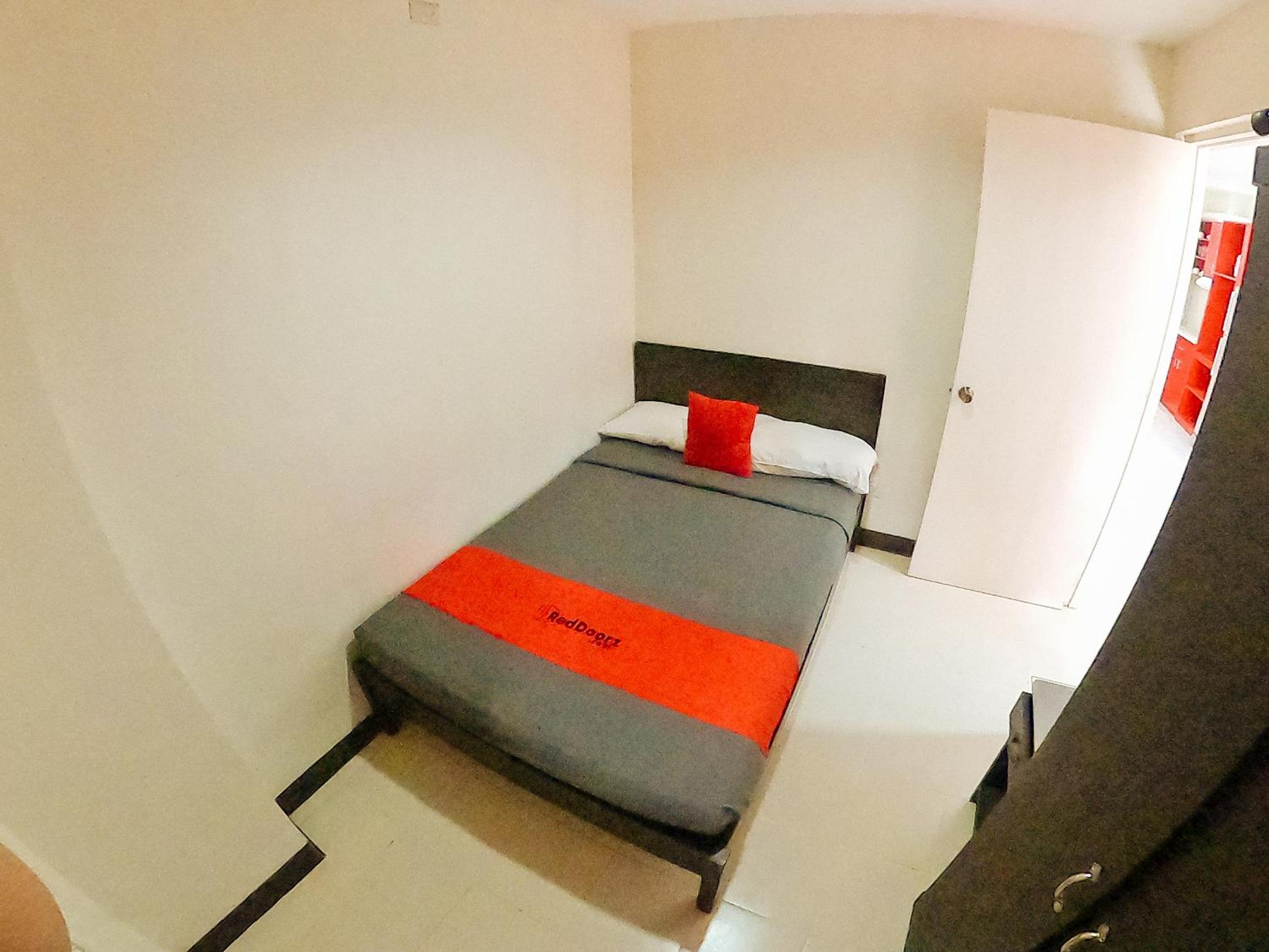 One-Bedroom Suite - Photo 4