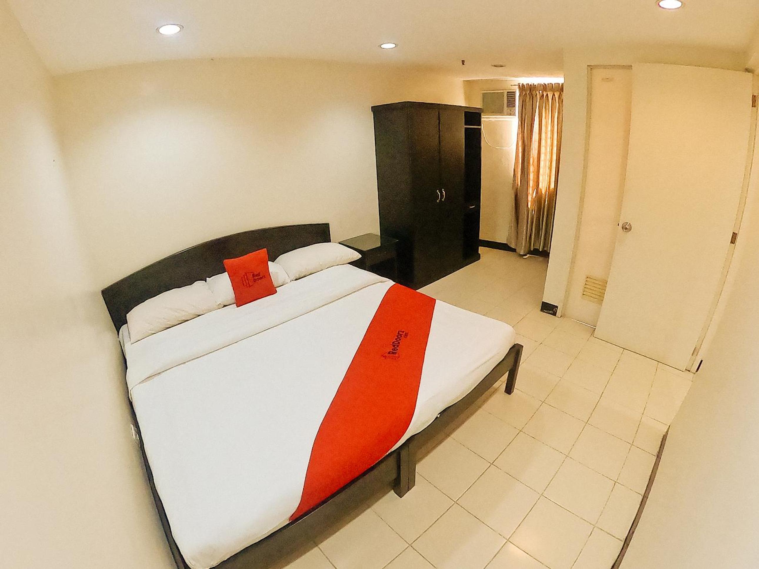 Two-Bedroom Suite - Photo 7