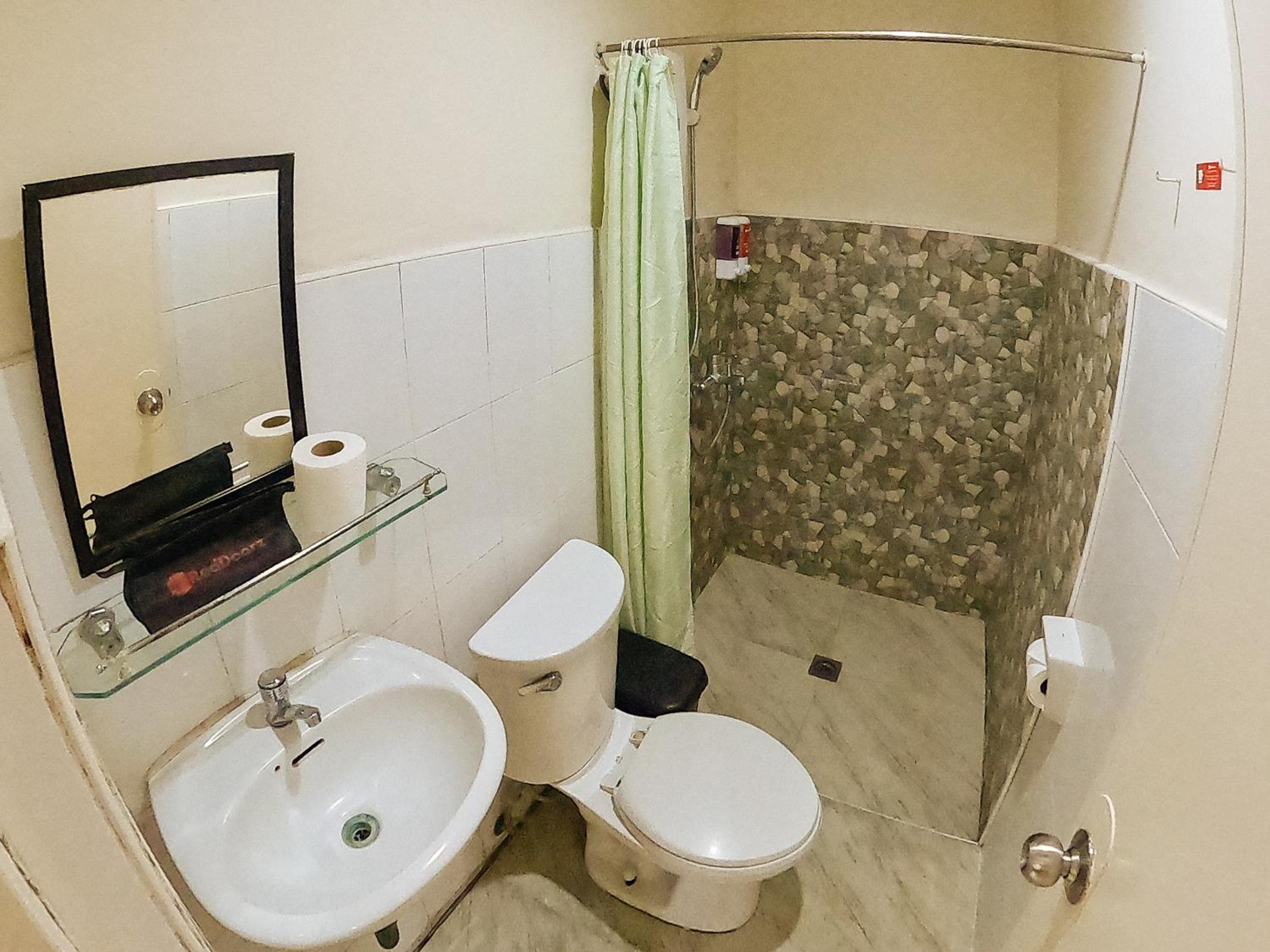 One-Bedroom Suite - Photo 2