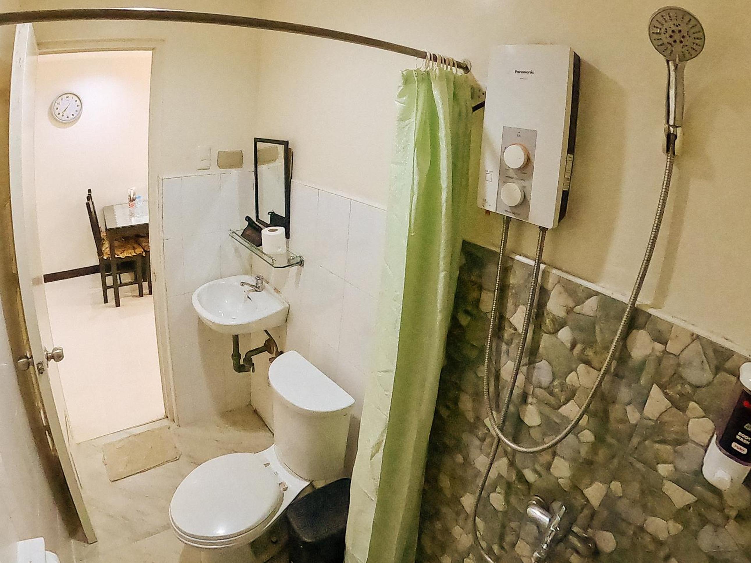 One-Bedroom Suite - Photo 3