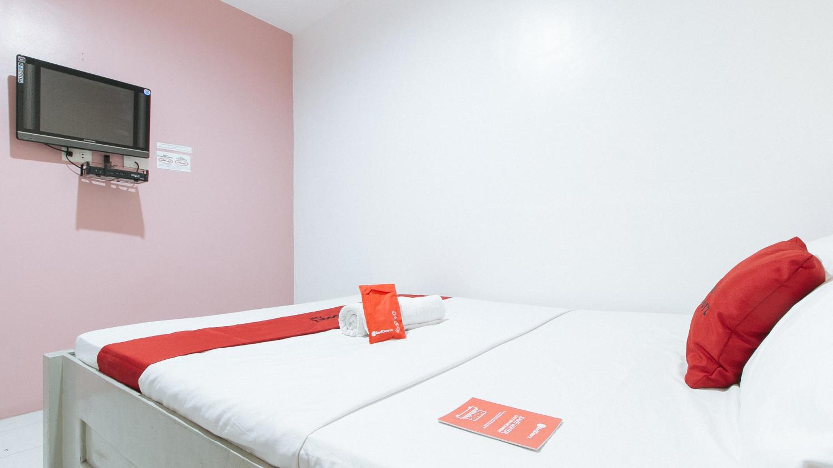 Standard Double Room - Photo 11