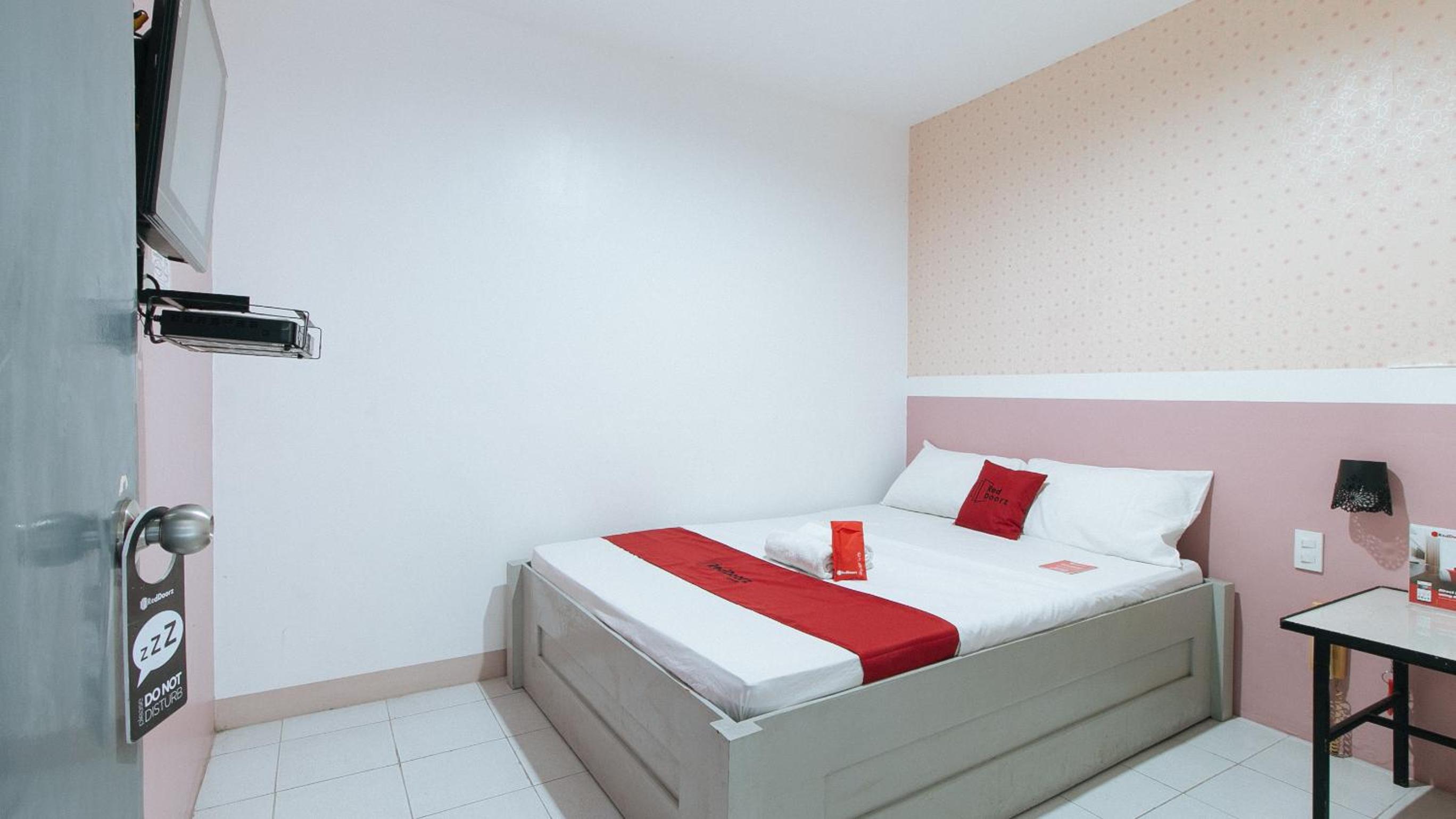 Standard Double Room - Photo 9