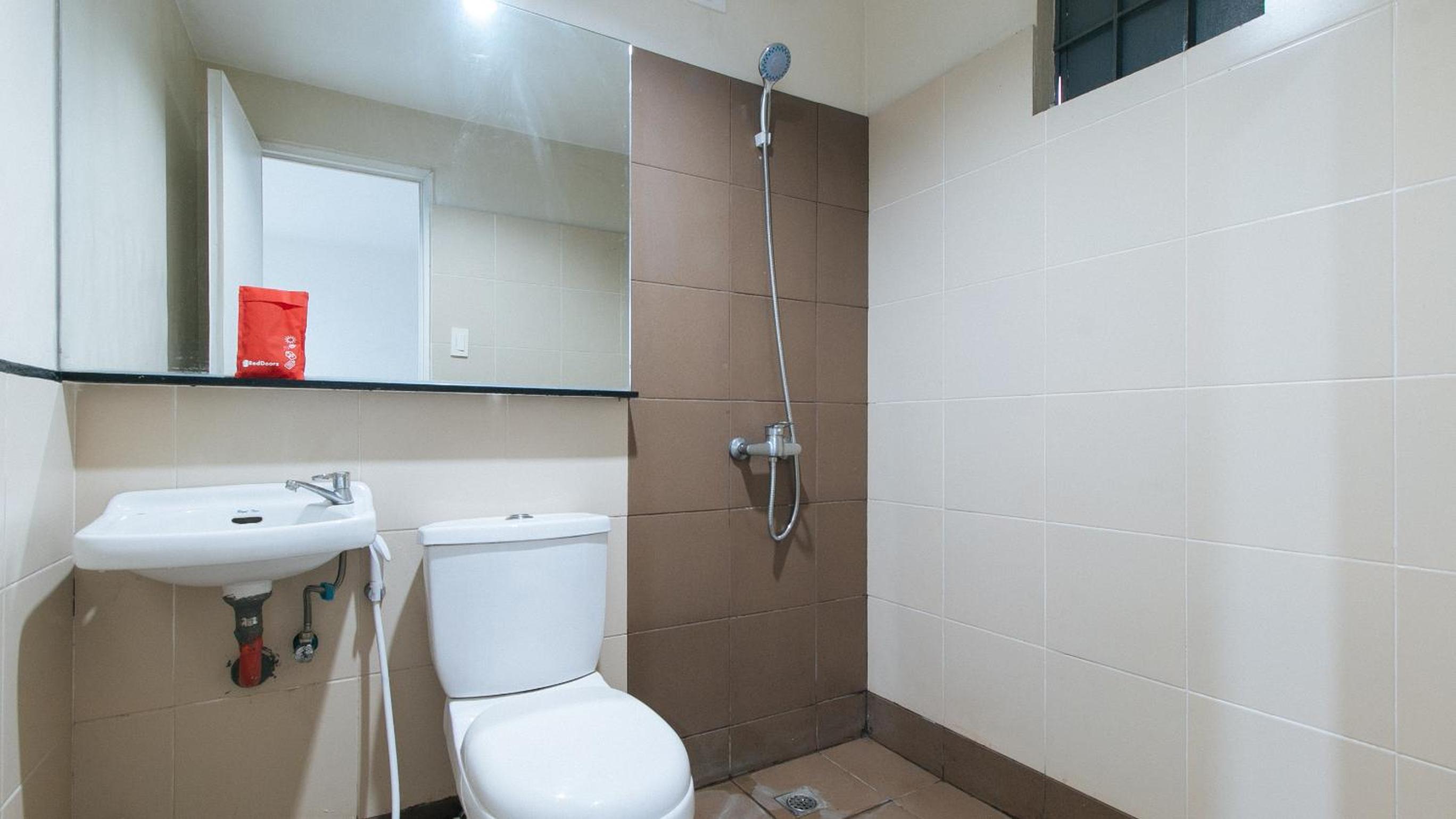 Standard Double Room - Photo 8