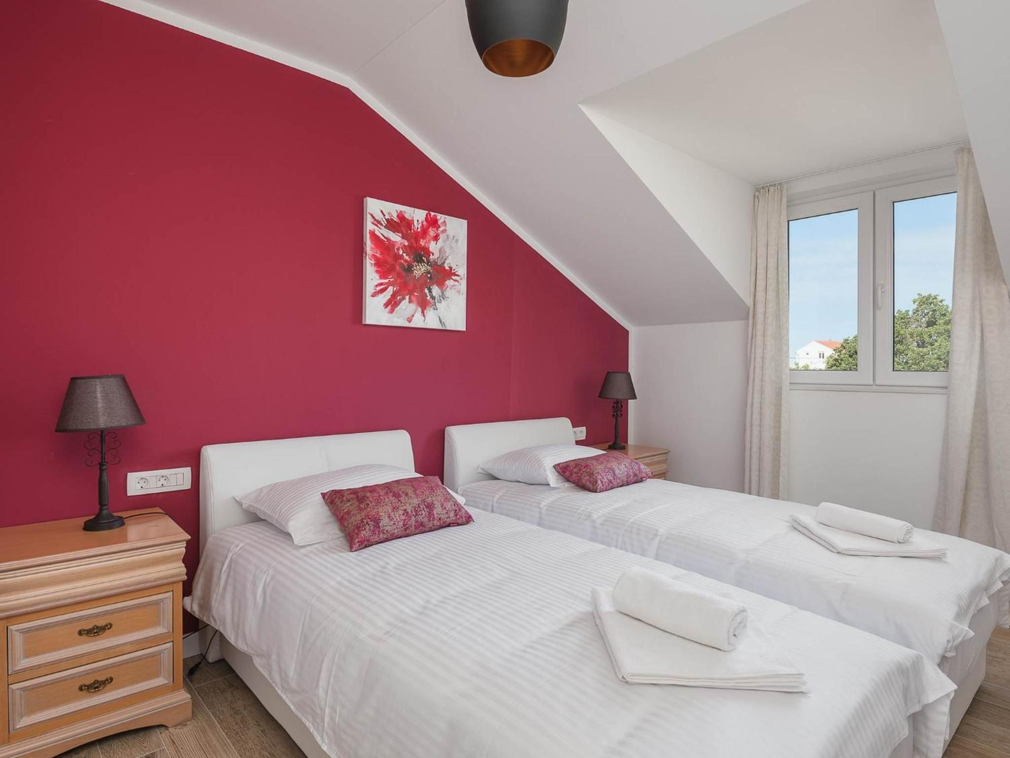 One Bedroom Apartment with Mountain View - Photo 1